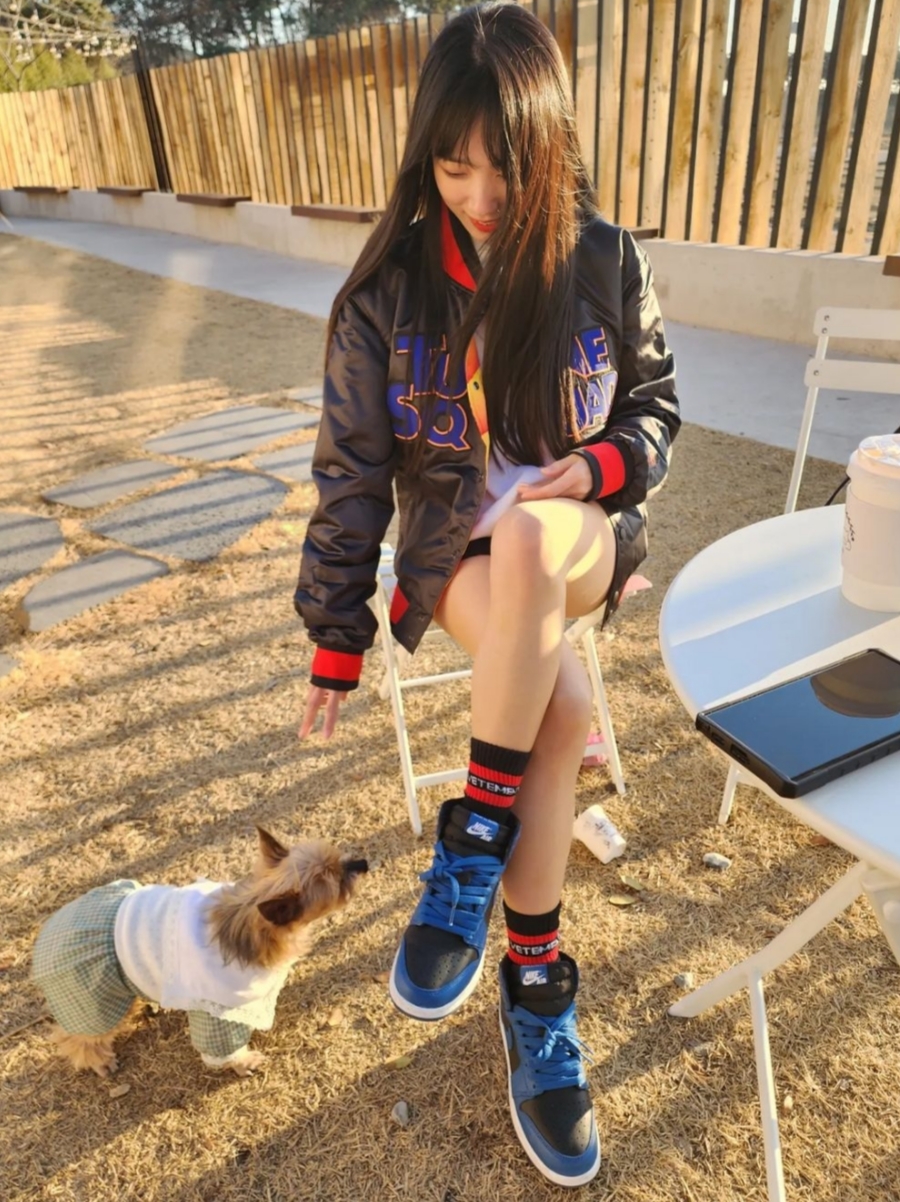 (GS) Jordan 1 Retro High OG Dark Marina Blue, Nike x Space Jam: A New Legacy Varsity Jacket Tune Squad - Asia 착용 스타일