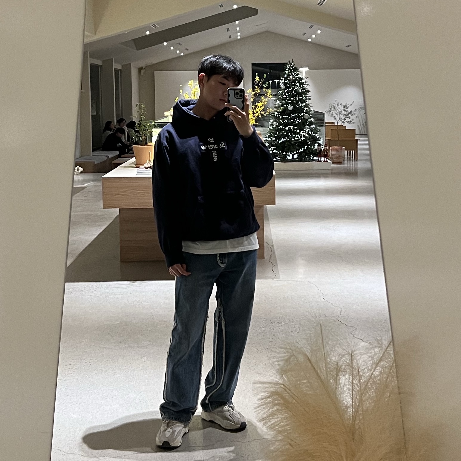 Supreme Cross Box Logo Hooded Sweatshirt Navy - 20FW, Adidas Yeezy Boost 700 Analog 2022/2023 착용 스타일