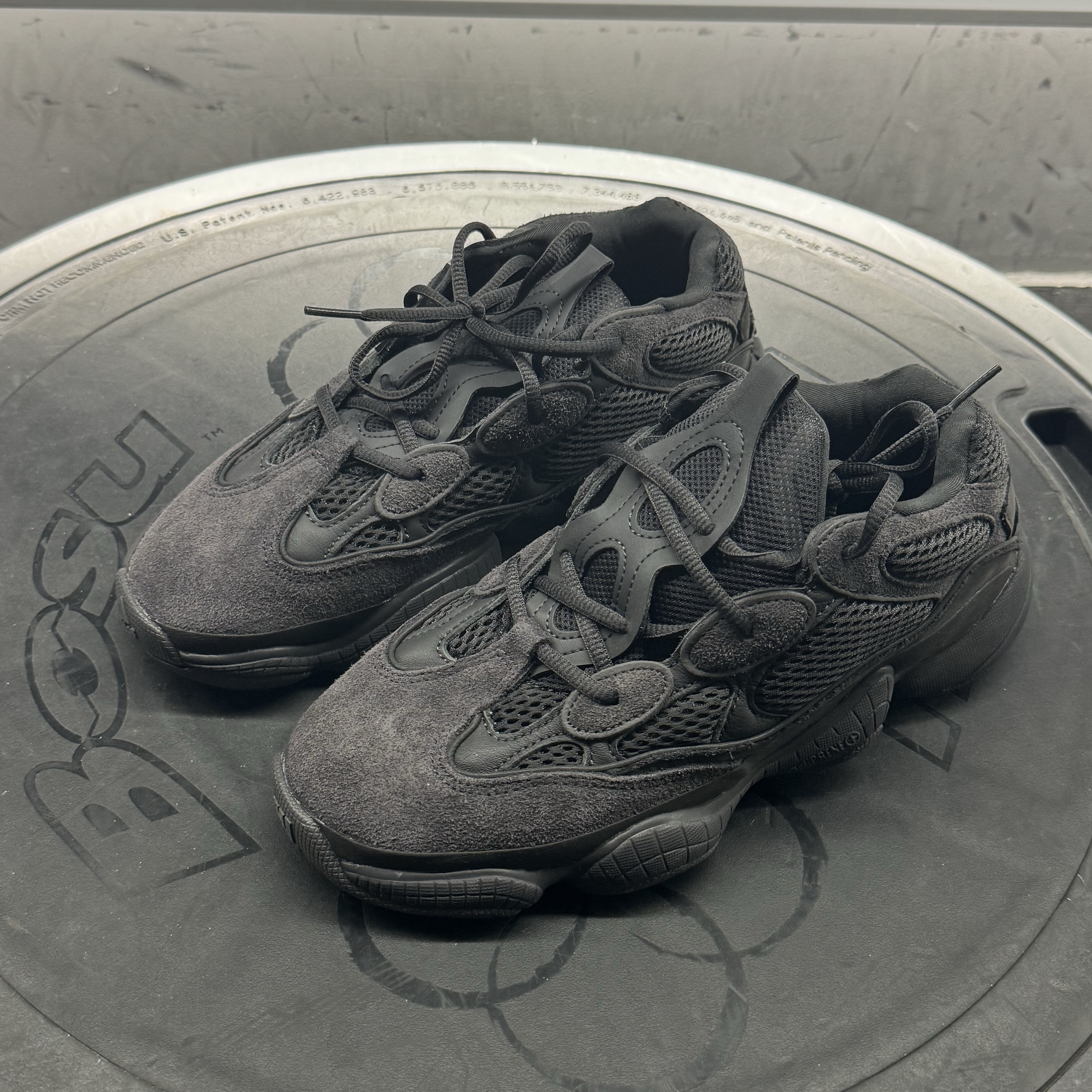 Adidas Yeezy 500 Utility Black 2022/2023 착용 스타일
