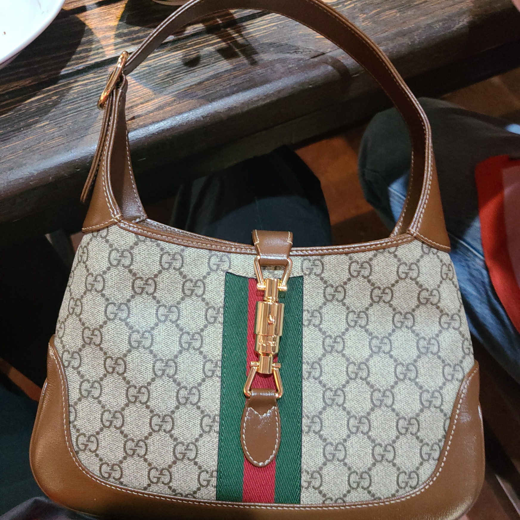 Gucci Jackie 1961 Medium Shoulder Bag GG Supreme Canvas 착용 스타일