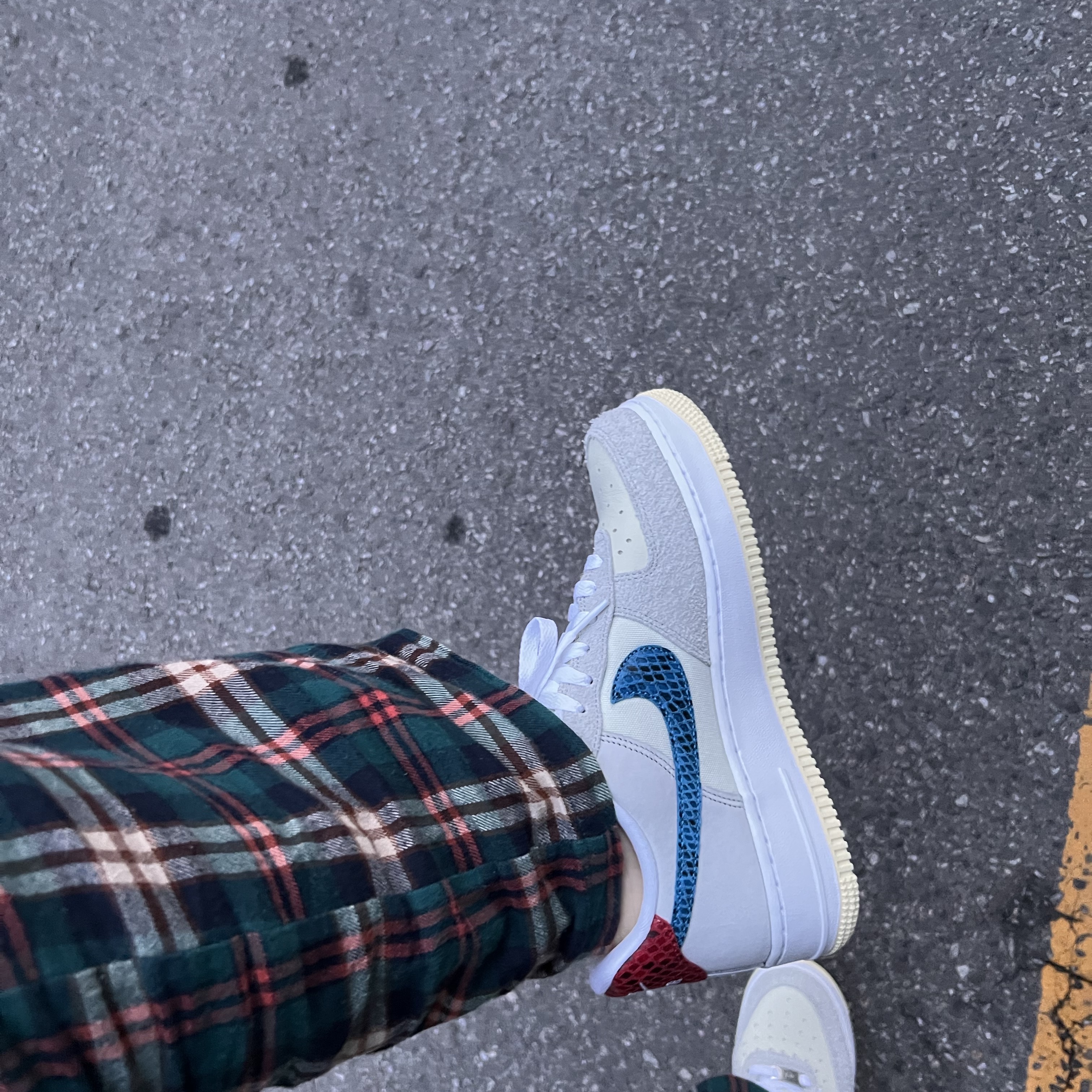 Nike x Undefeated Air Force 1 Low SP 5 On It 착용 스타일