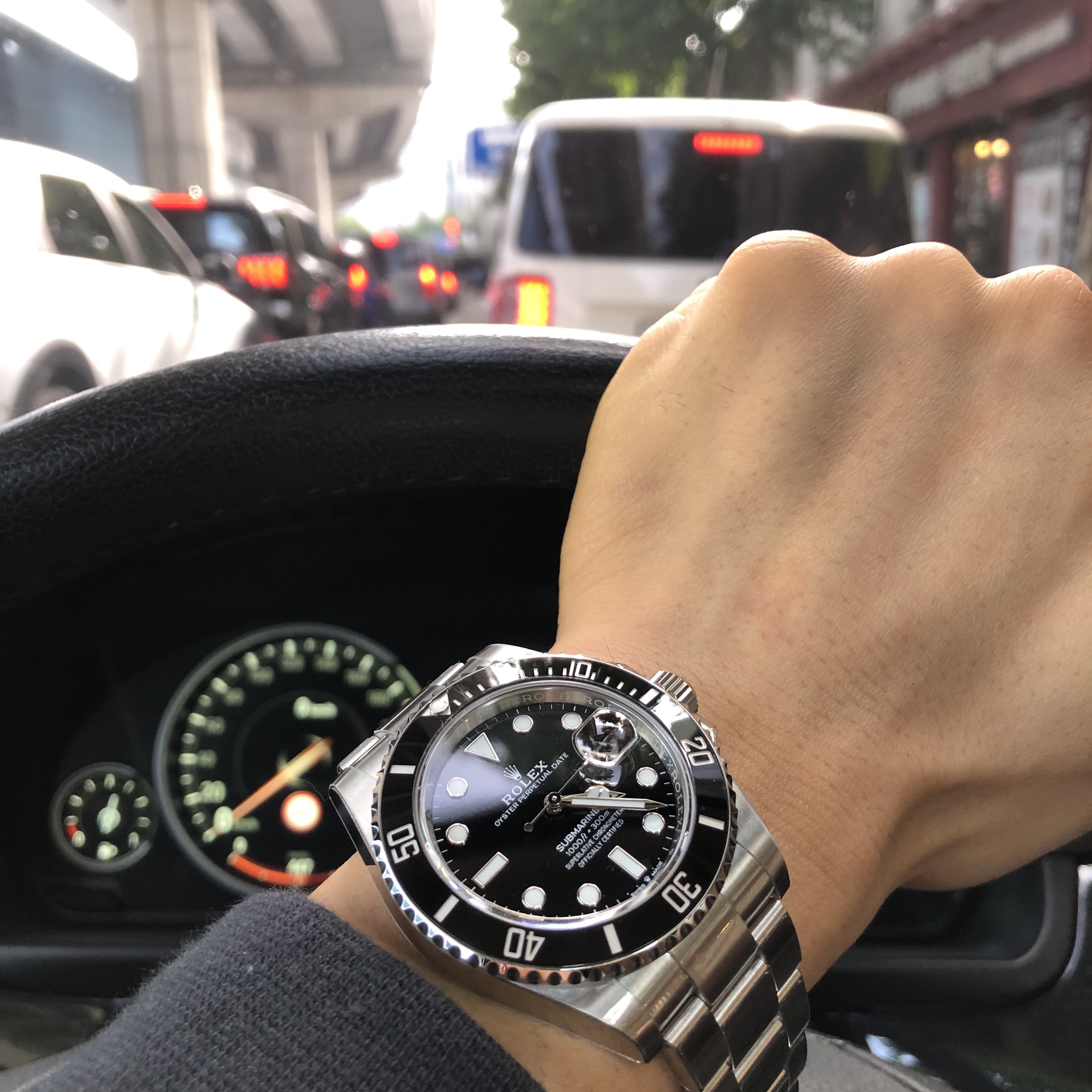 Rolex Submariner Date 41mm 126610LN Black Oyster 착용 스타일