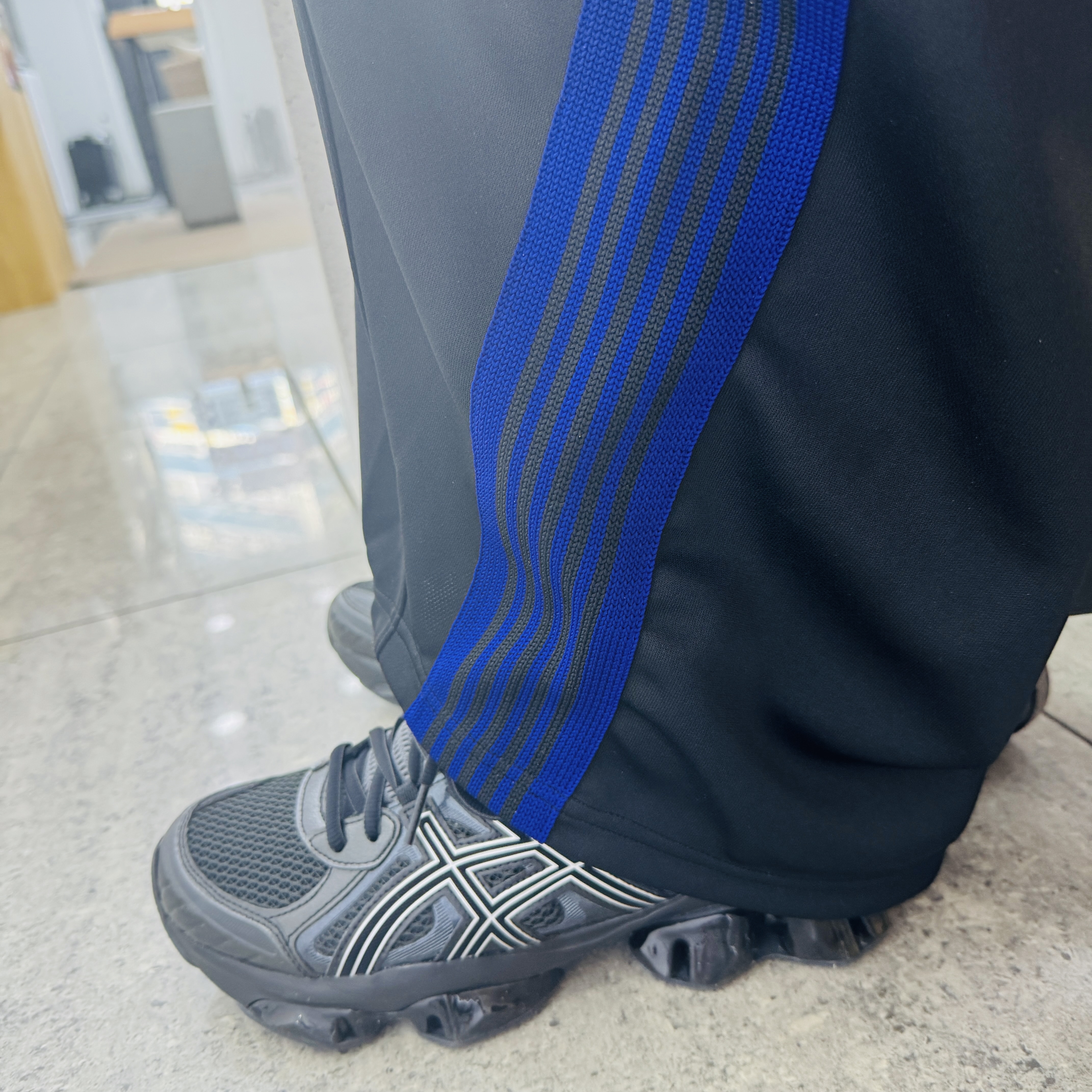 Asics Gel-Quantum Kinetic Graphite Grey Black 착용 스타일 - 2