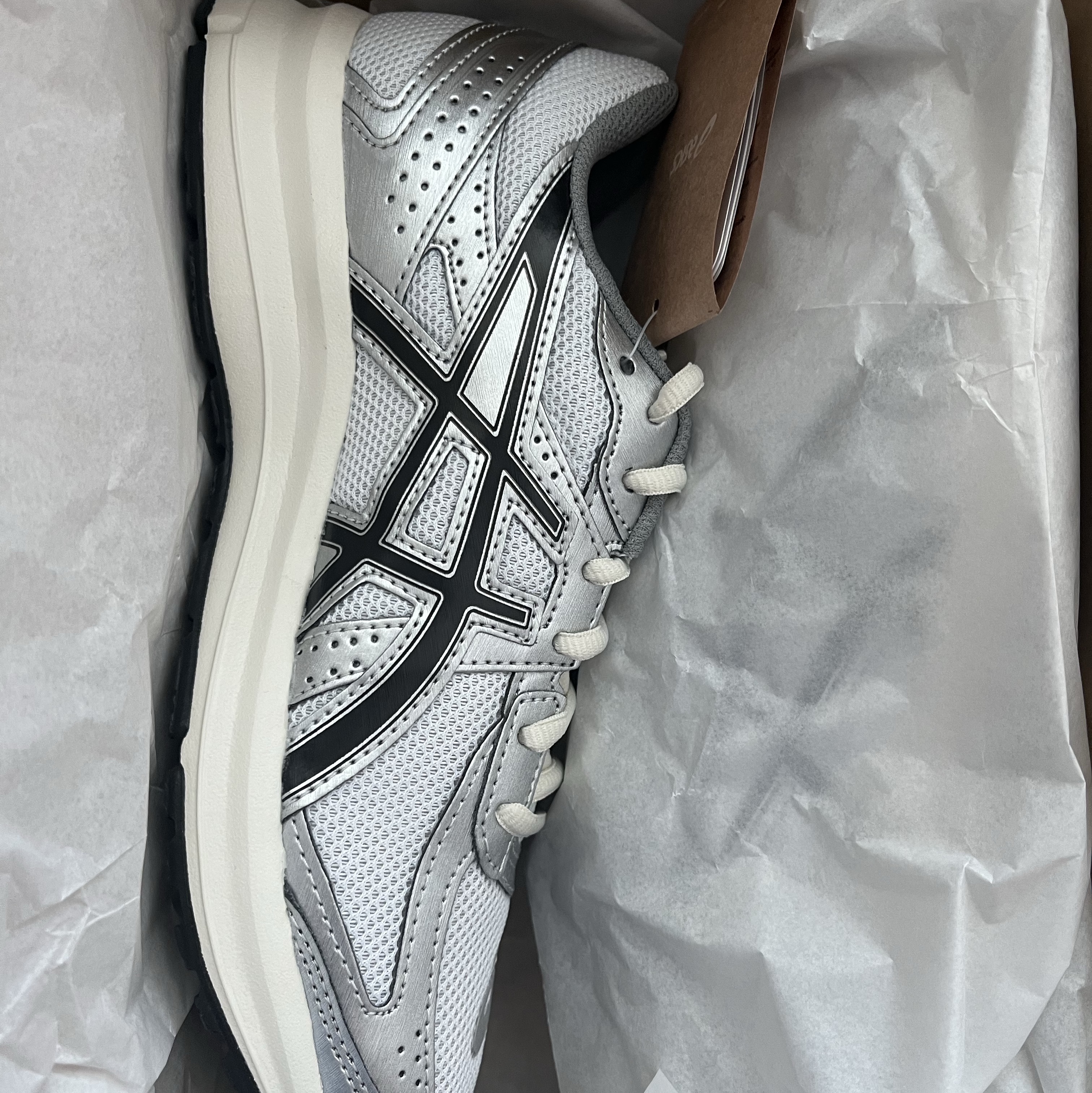 Asics Jog 100 S White Black - 2E Wide 착용 스타일