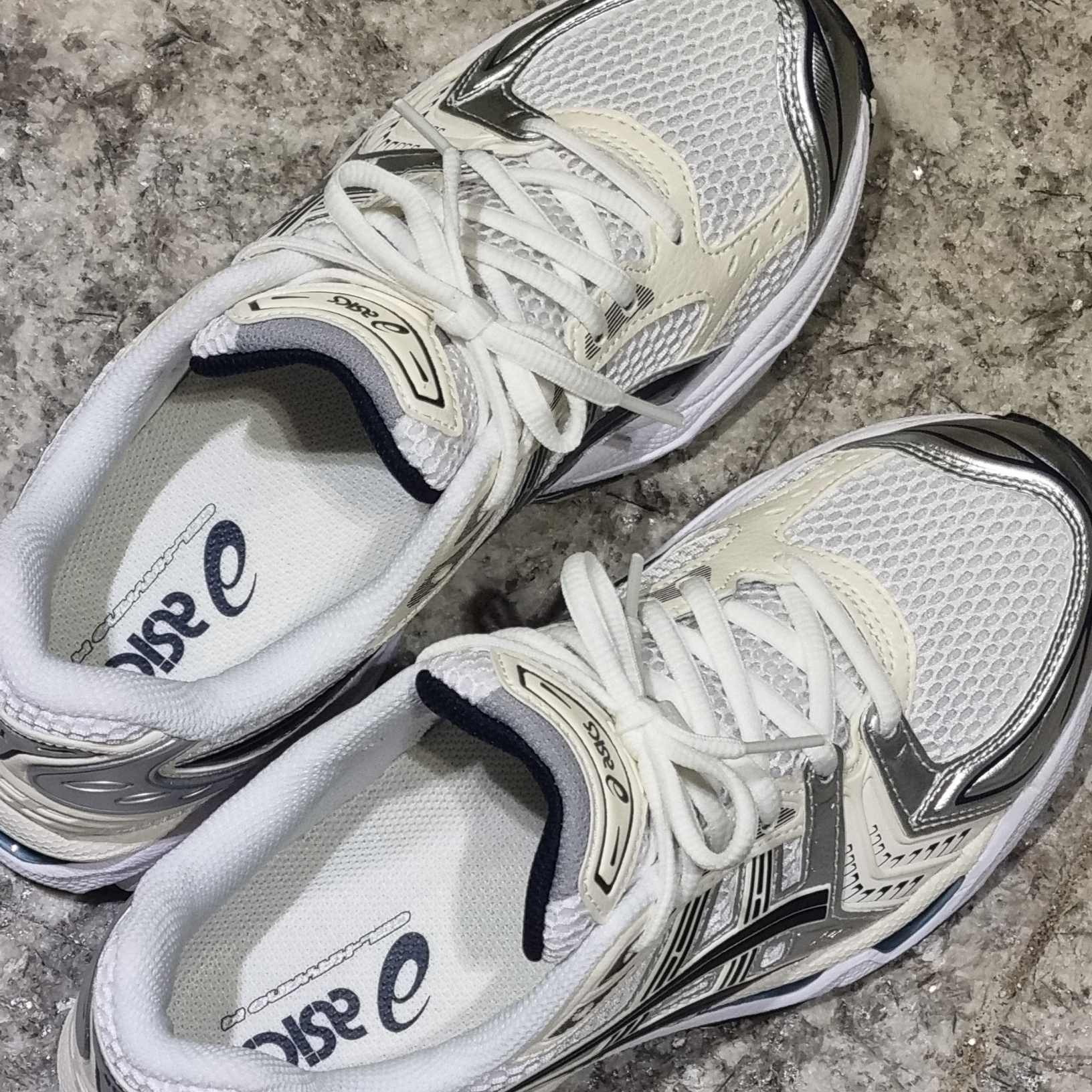 (W) Asics Gel-Kayano 14 White Midnight 착용 스타일