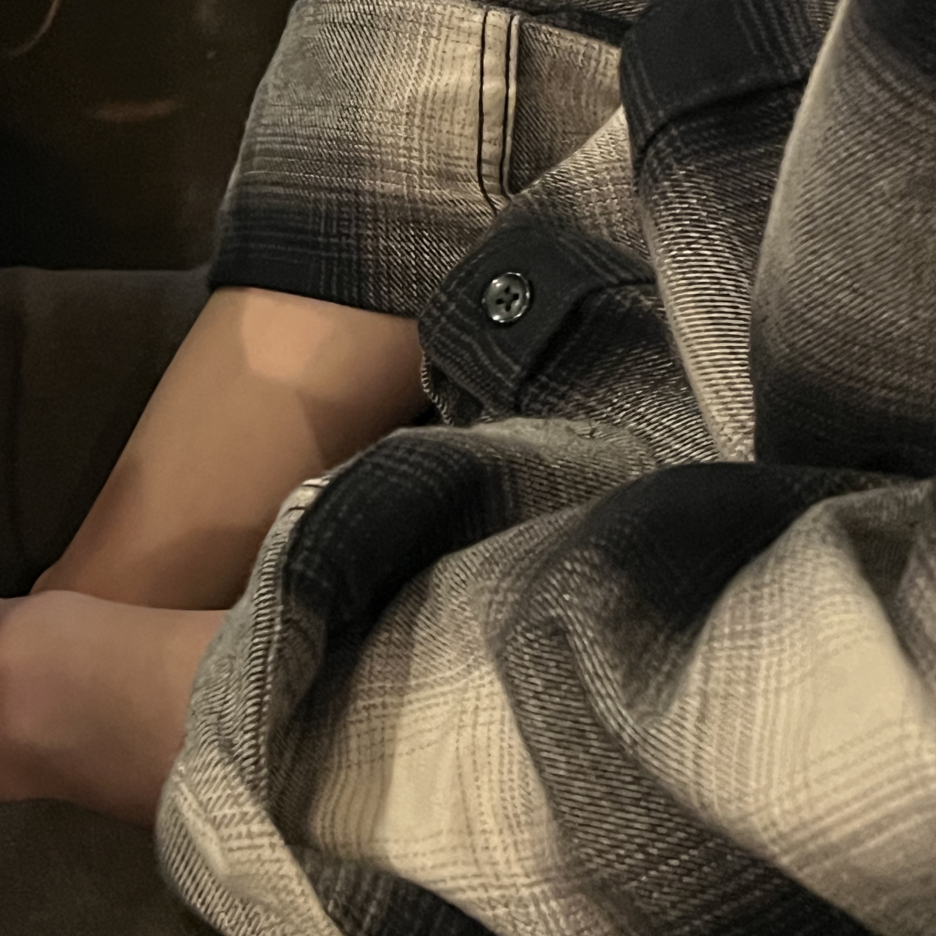 Uniqlo Flannel Checked Long Sleeve Shirt Black 착용 스타일