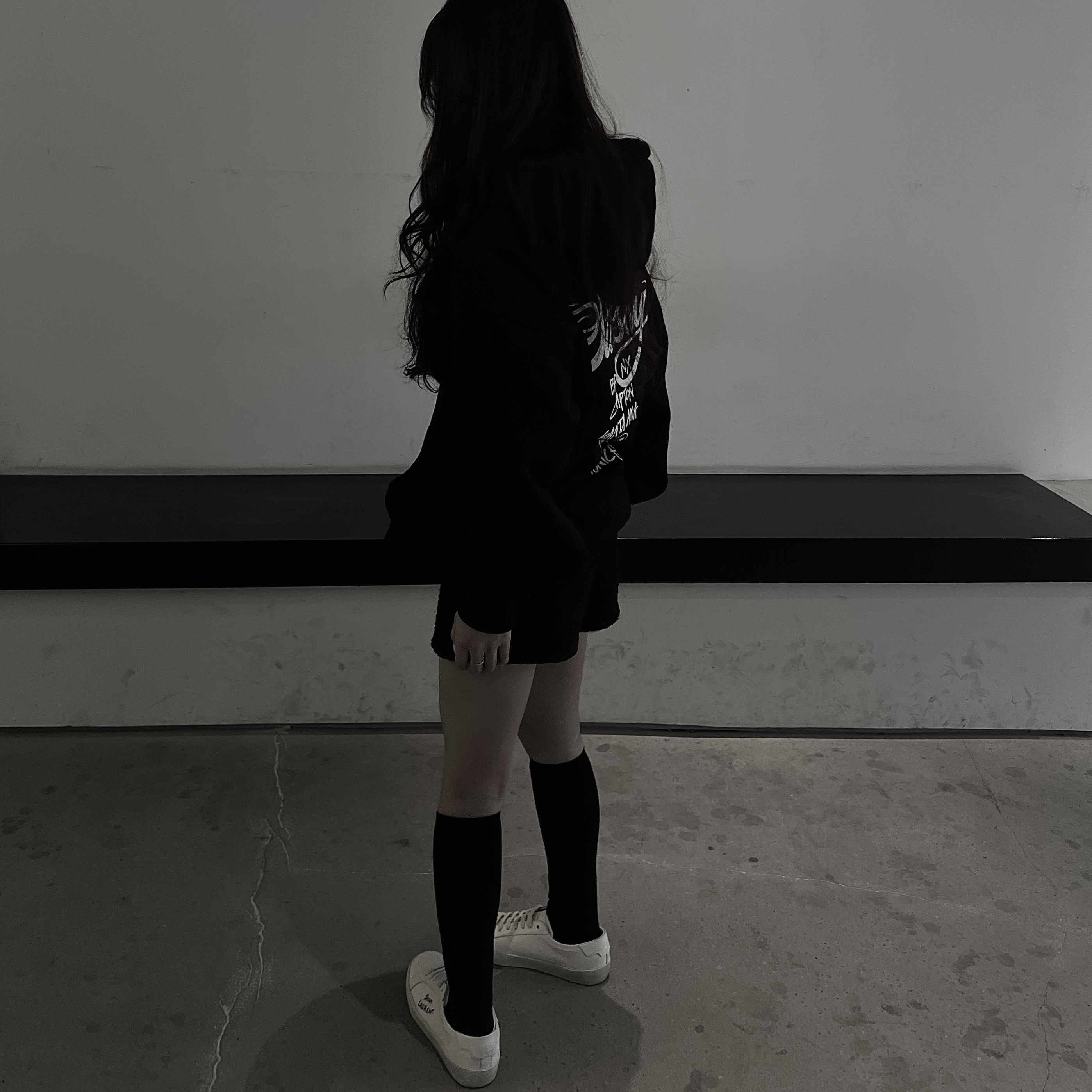 (W) Saint Laurent Court Classic SL/06 Sneakers Cream, Stussy World Tour Hoodie Ash Heather 2023 착용 스타일 - 3