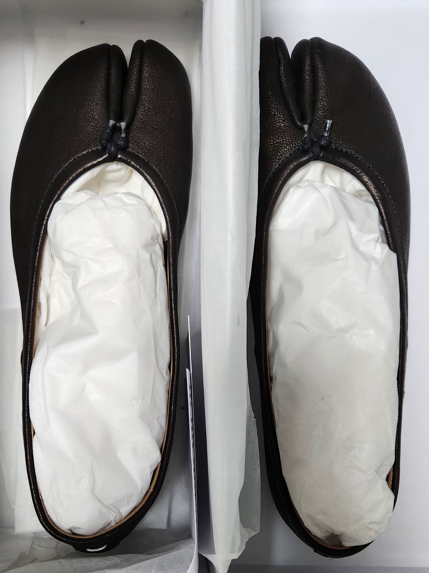 (W) Maison Margiela Tabi Leather Ballerina Shoes Black 착용 스타일