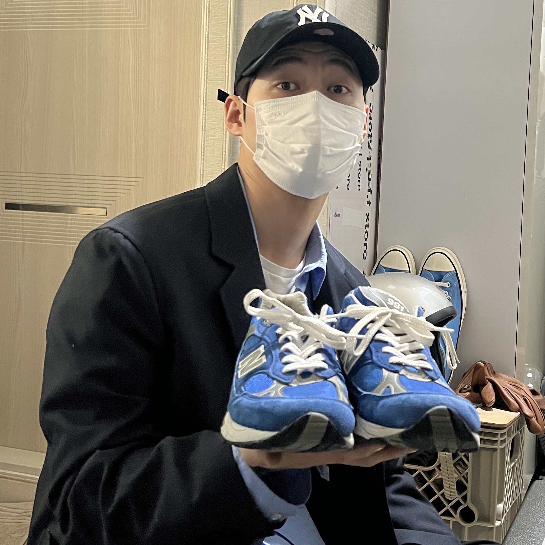 New Balance Made in UK 991 Blue, Thisisneverthat x New Era x MLB New York Yankees 9FIFTY Retro Crown Cap Black 착용 스타일 - 2