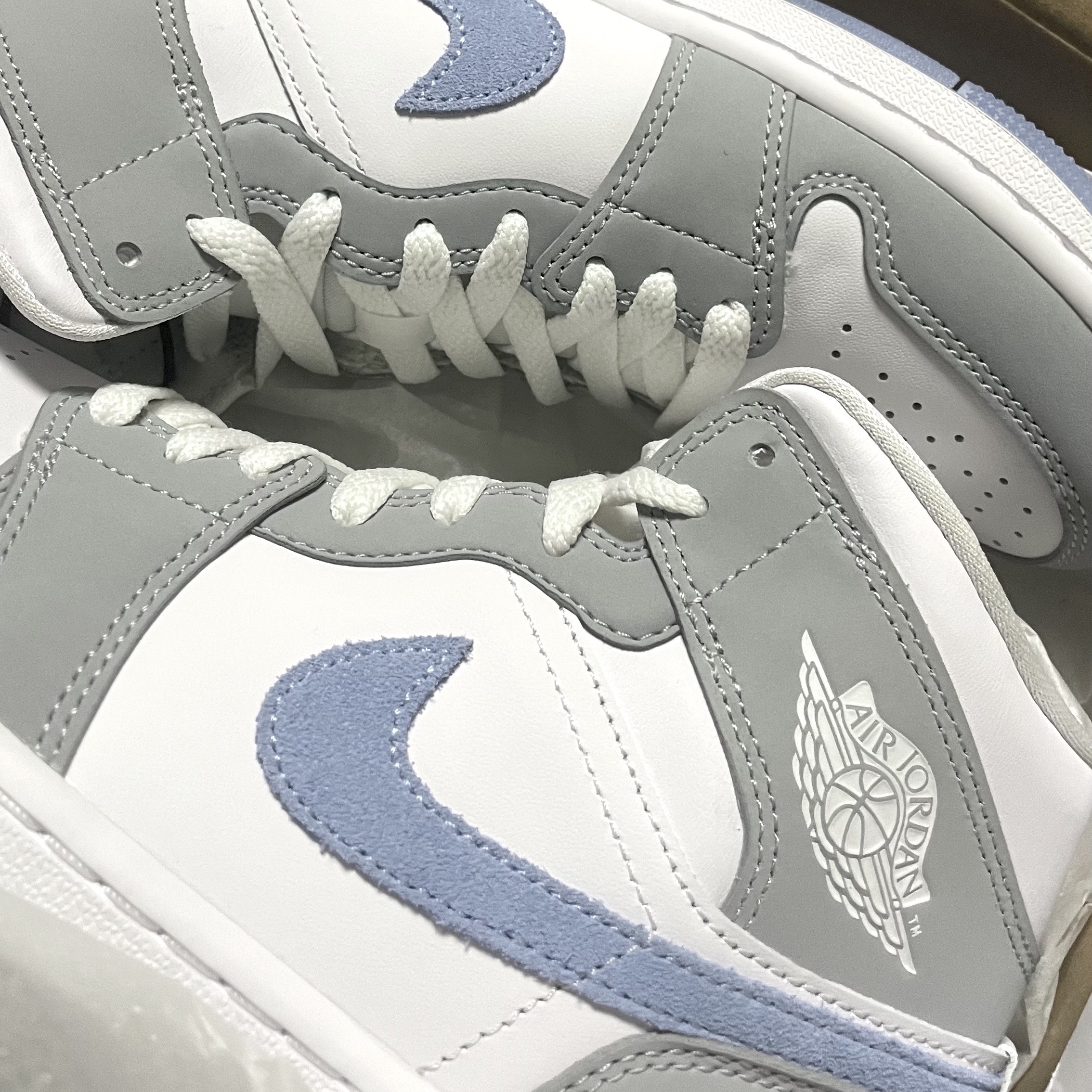 (W) Jordan 1 Mid Wolf Grey 착용 스타일 - 1
