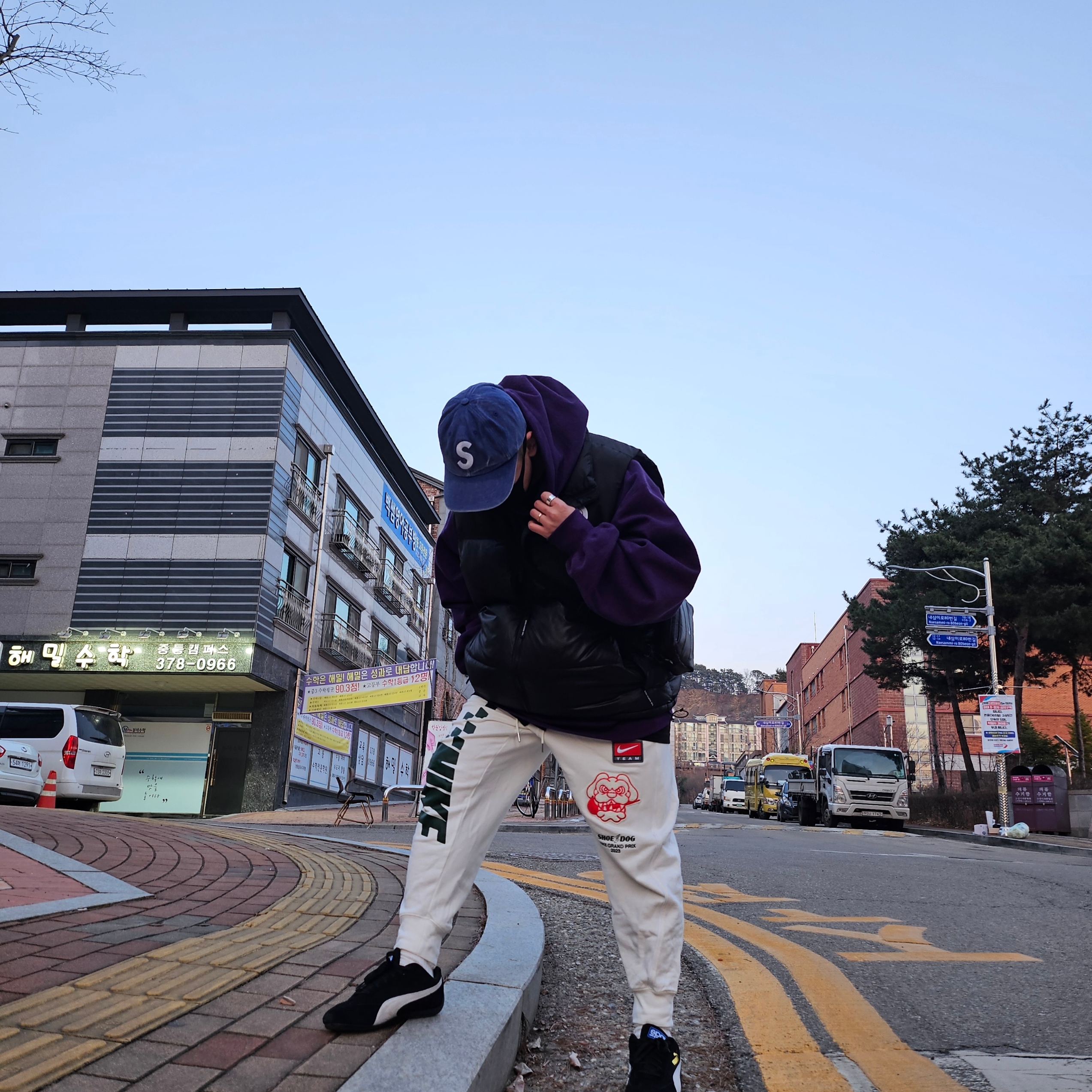 Supreme Box Logo Hooded Sweatshirt Dark Purple - 23FW, Puma Speedcat OG Sparco Black White 착용 스타일 - 3