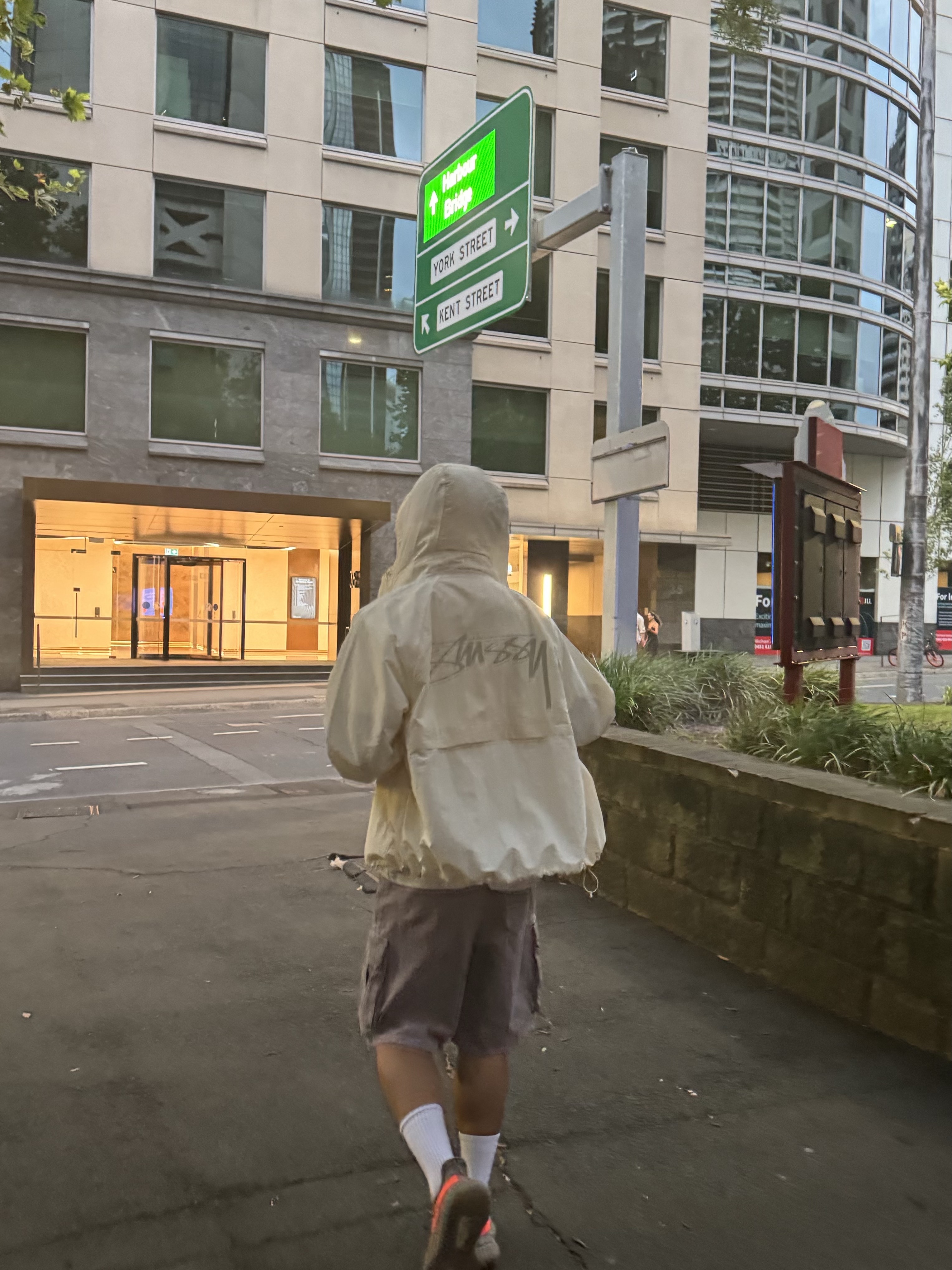 Stussy Wave Dye Beach Shell Jacket Bone, Adidas Yeezy Boost 350 V2 Beluga - Reflective 착용 스타일