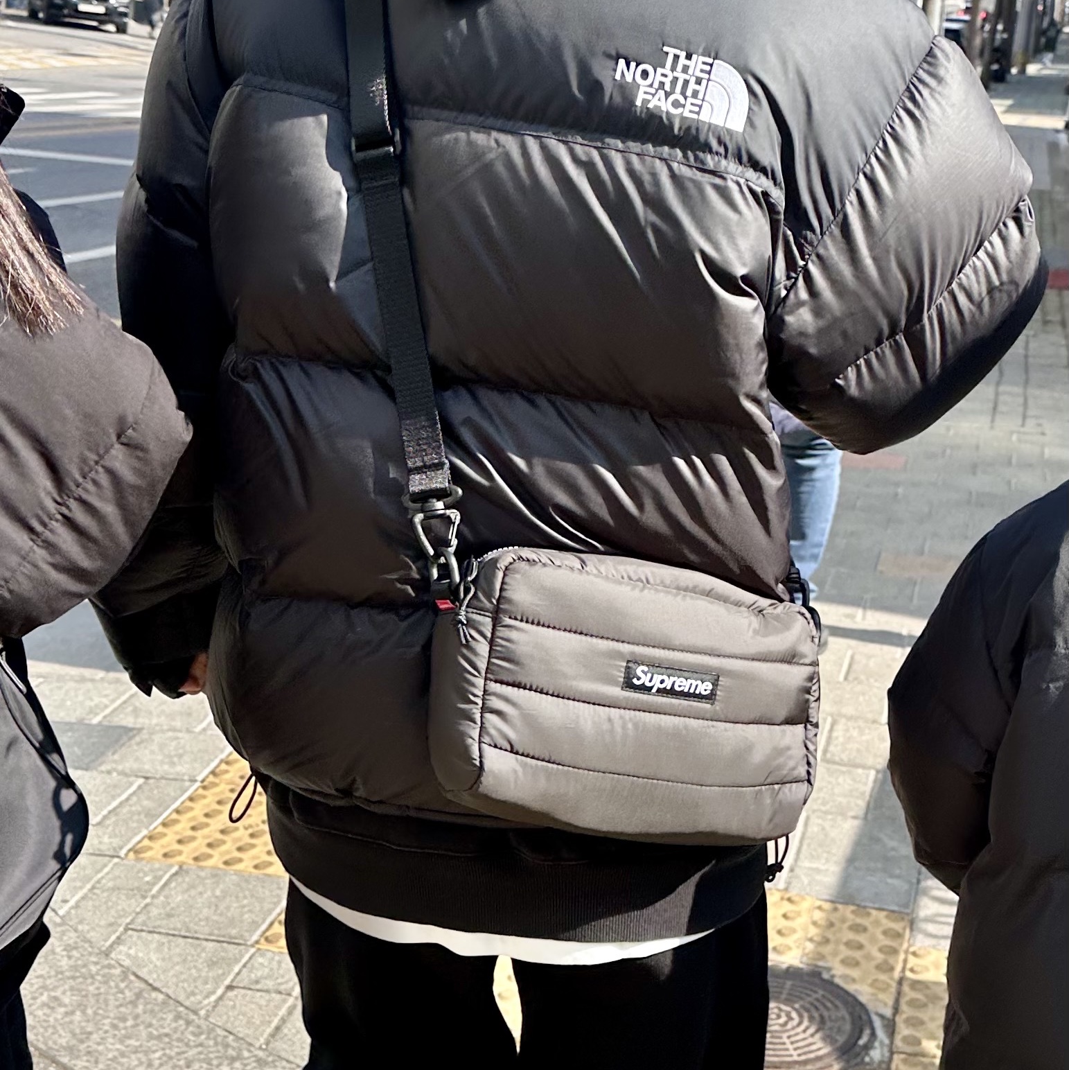 Supreme Puffer Side Bag Black - 22FW, The North Face 1996 Eco Nuptse Jacket Black 착용 스타일