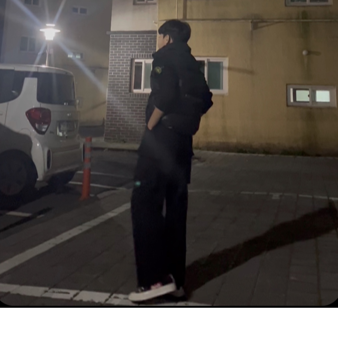 Stone Island 62420 Brushed Cotton Fleece Garment Dyed Crewneck Sweatshirt Black - 23FW, Converse x Play Comme des Garcons Chuck 70 Ox Black 착용 스타일