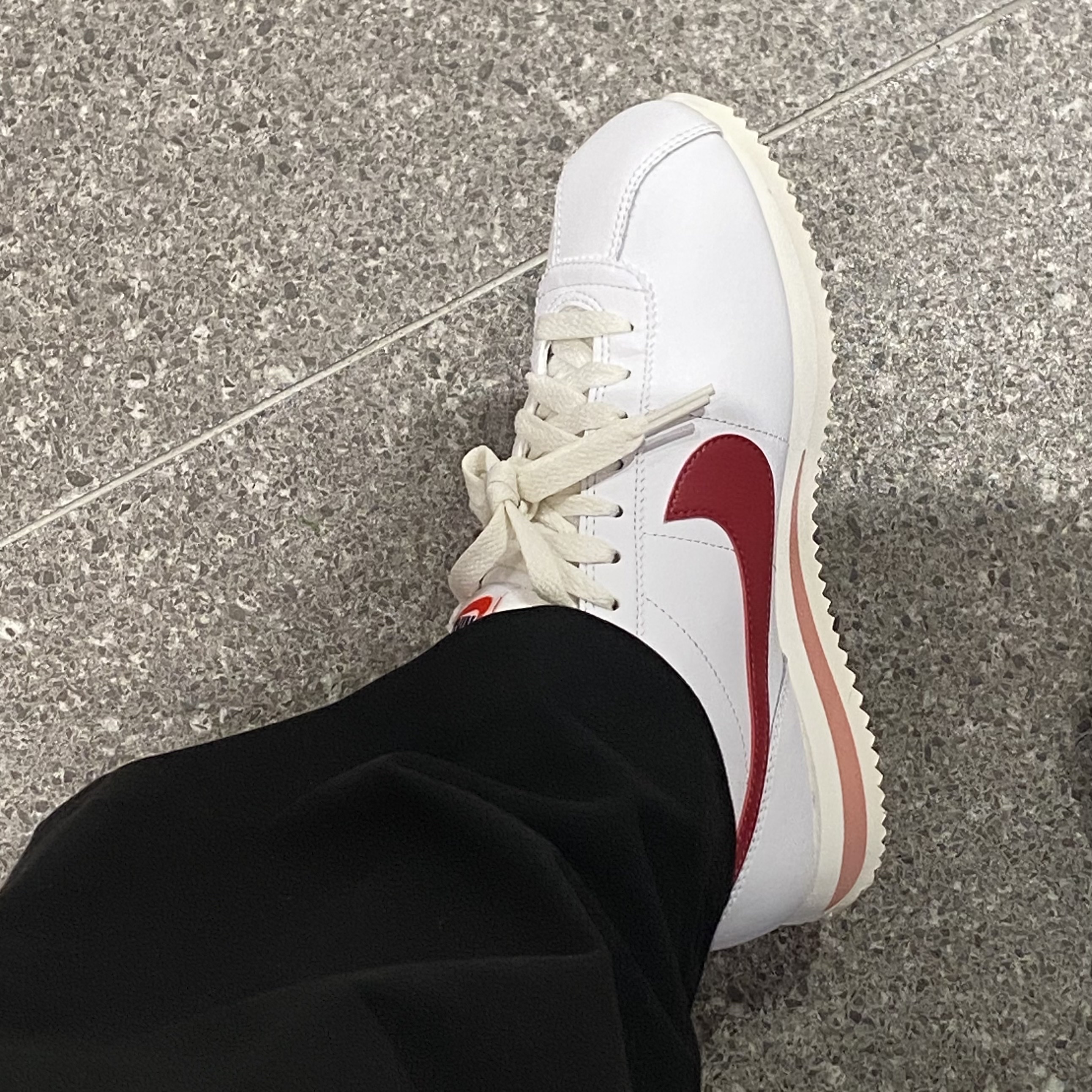 (W) Nike Cortez White Red Stardust 착용 스타일