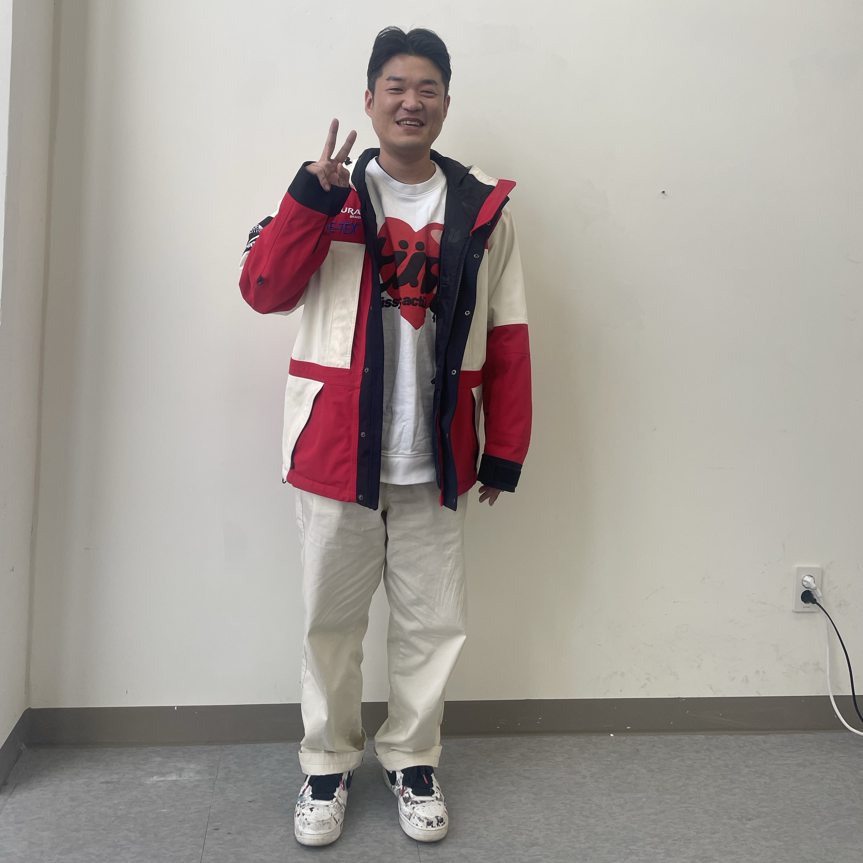 Supreme x The North Face Expedition Jacket White - 18FW, Stussy x Cactus Plant Flea Market Heart Crew 착용 스타일 - 1