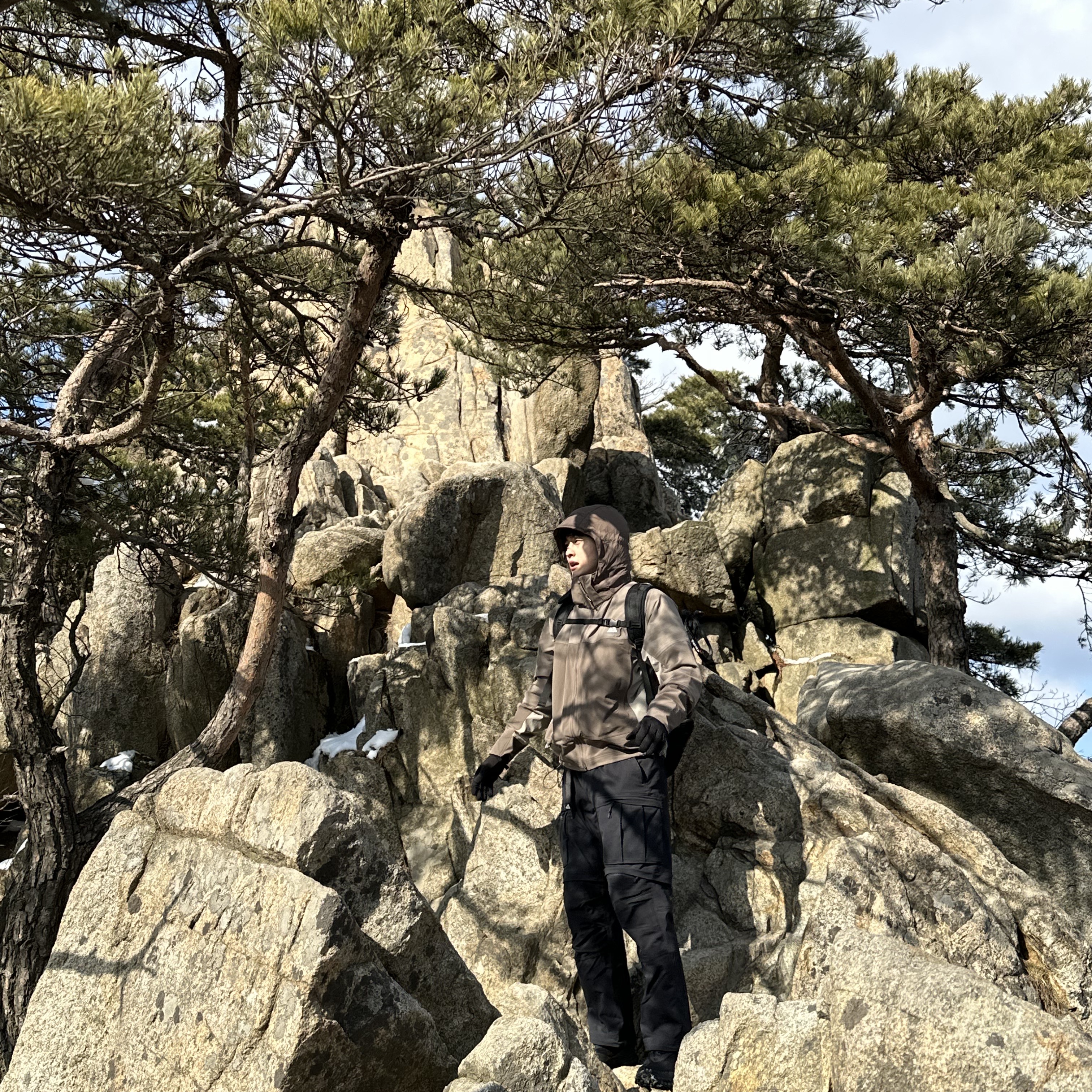 Nike ACG Sun Farer Jacket Ironstone - Asia, Nike ACG Smith Summit Cargo Pants Black Anthracite - US/EU 착용 스타일 - 2