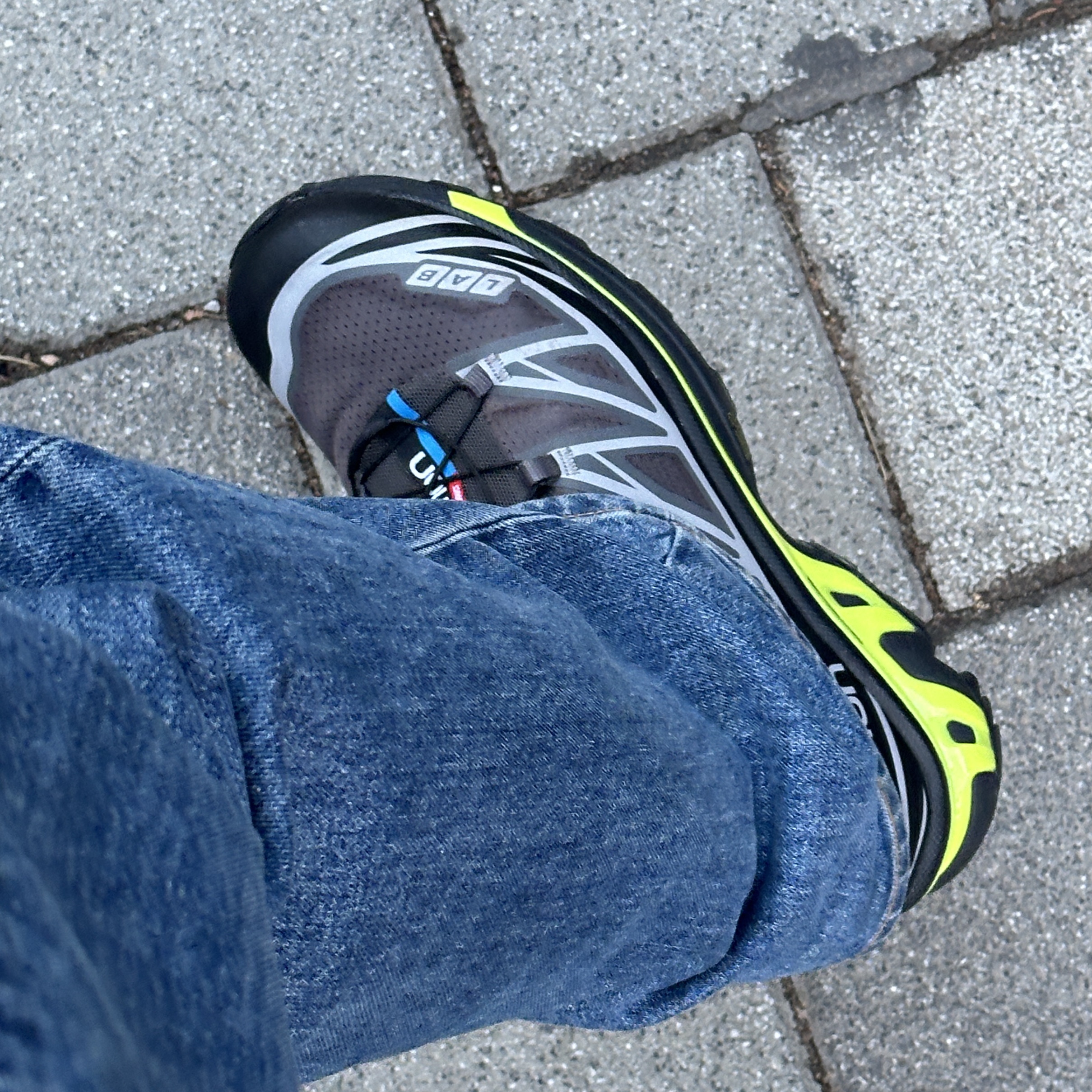 Salomon XT-6 Black Evening Primrose 착용 스타일