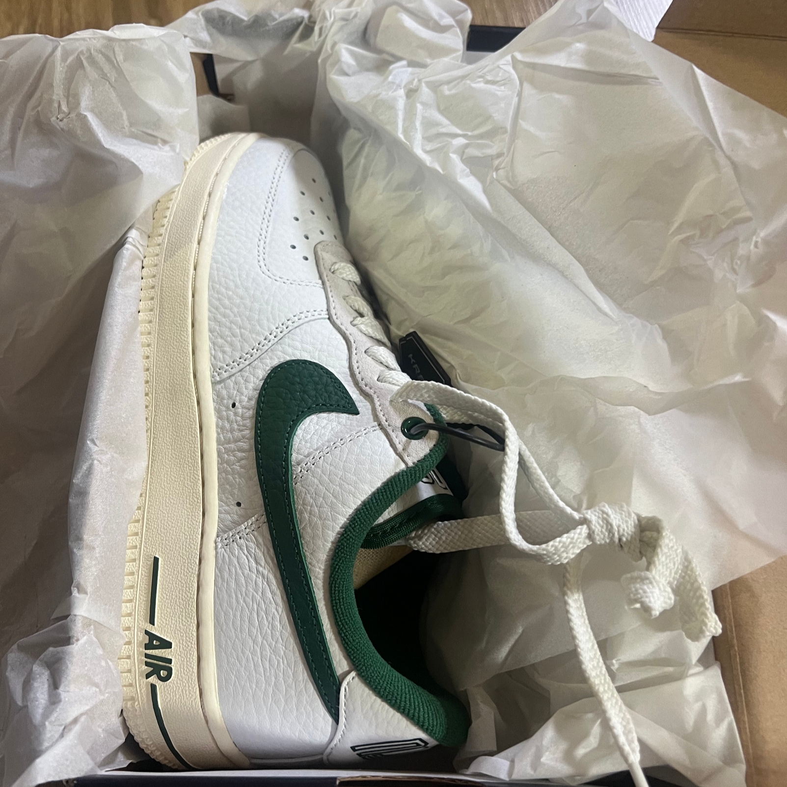 (W) Nike Air Force 1 '07 LX Summit White Gorge Green 착용 스타일 - 2