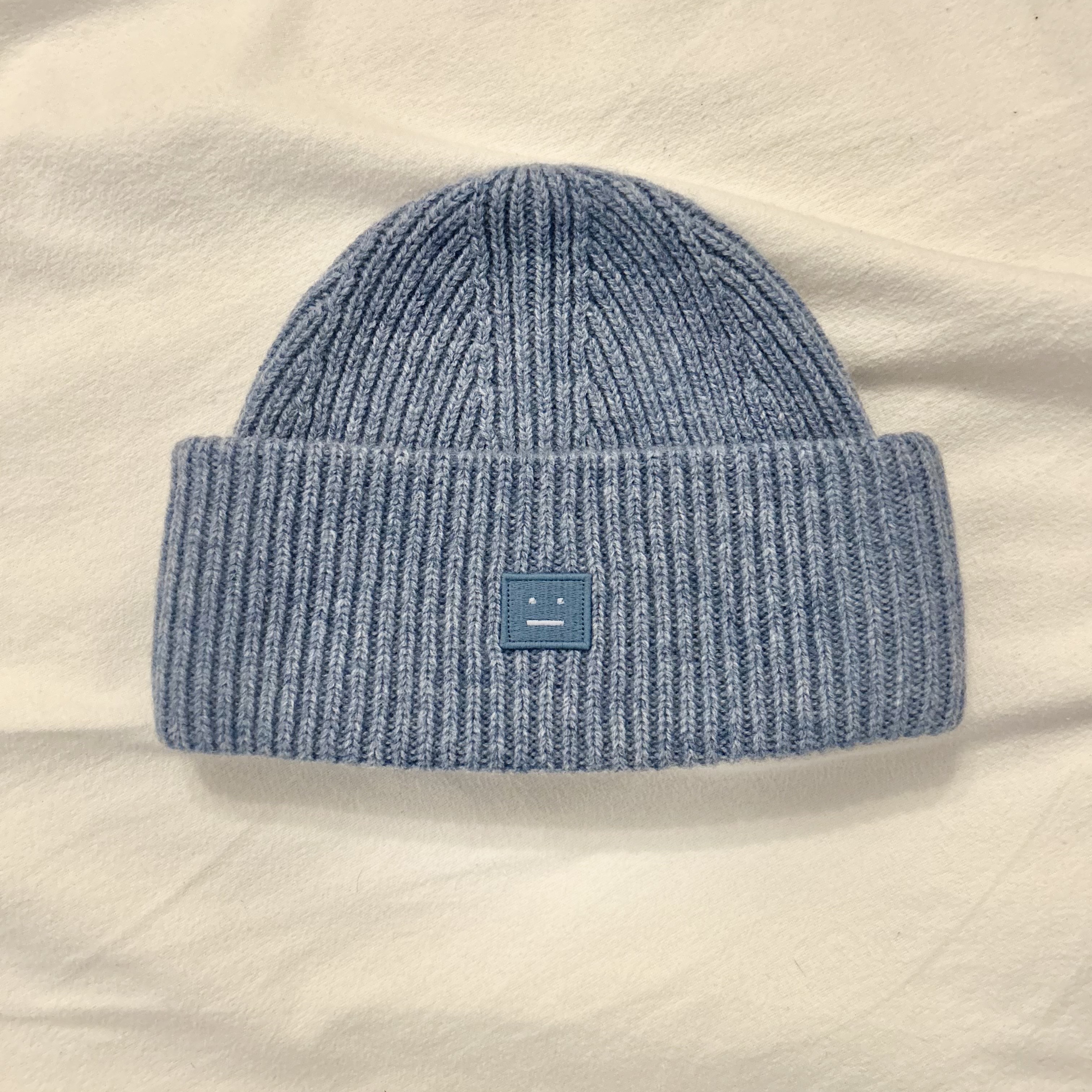 Acne Studios Large Face Logo Beanie Sky Blue Melange 착용 스타일