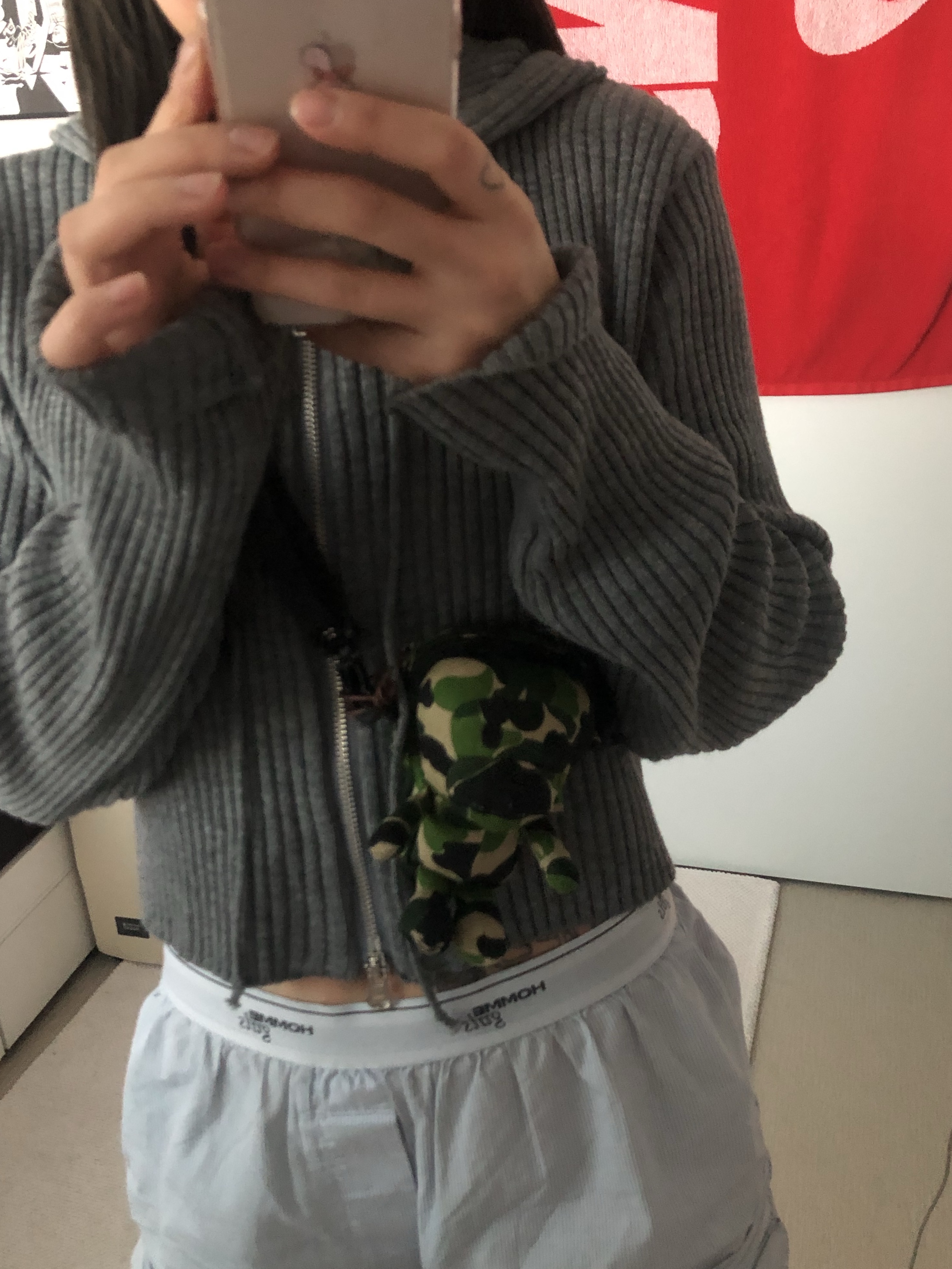 BAPE Baby Milo Mini Shoulder Bag Black 착용 스타일 - 3