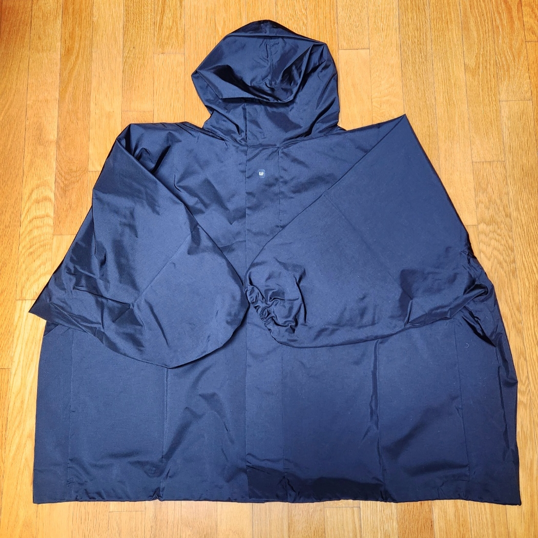 Yeezy Gap Engineered By Balenciaga T-Cut Parka Black 착용 스타일 - 1