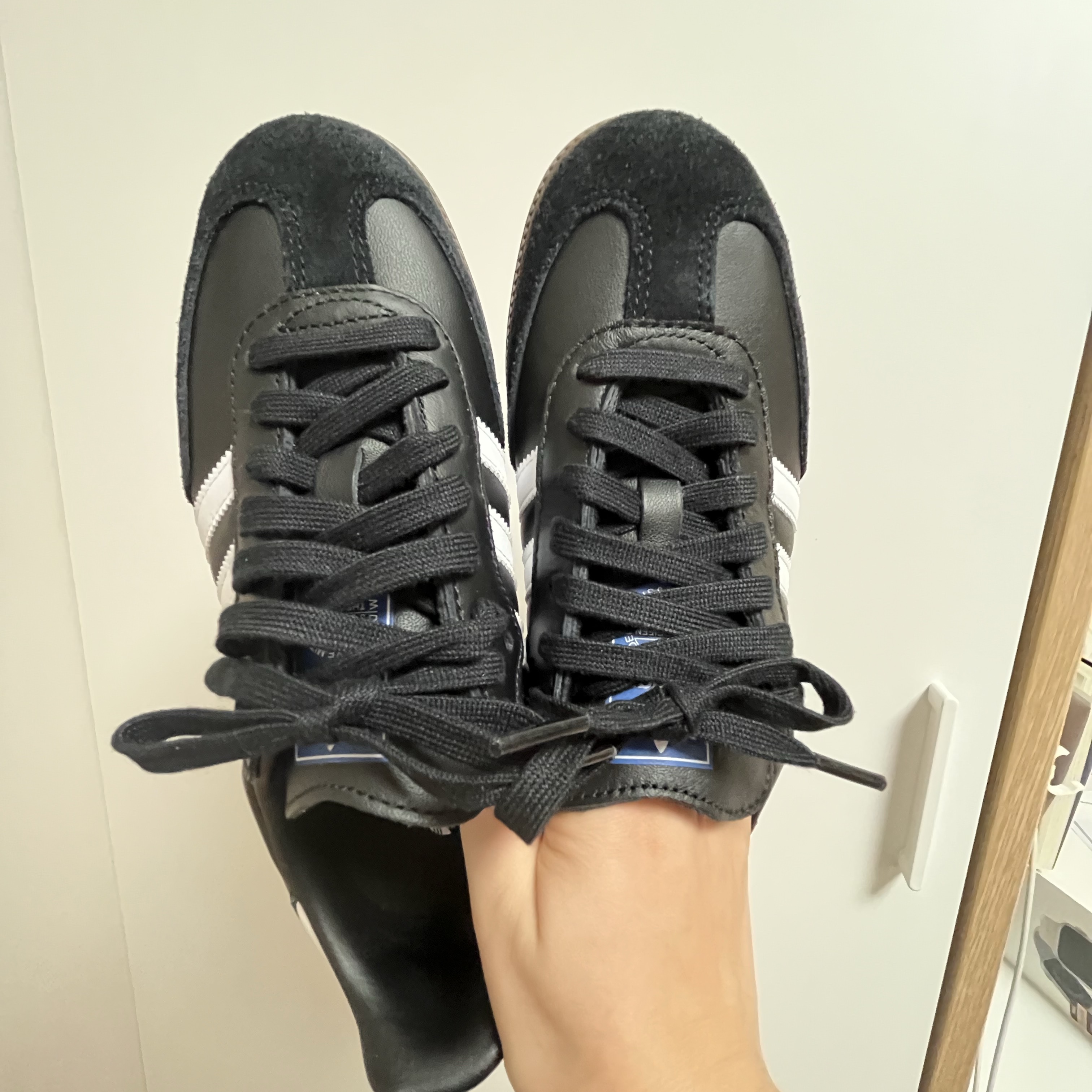 Adidas Samba OG Black White Gum 착용 스타일