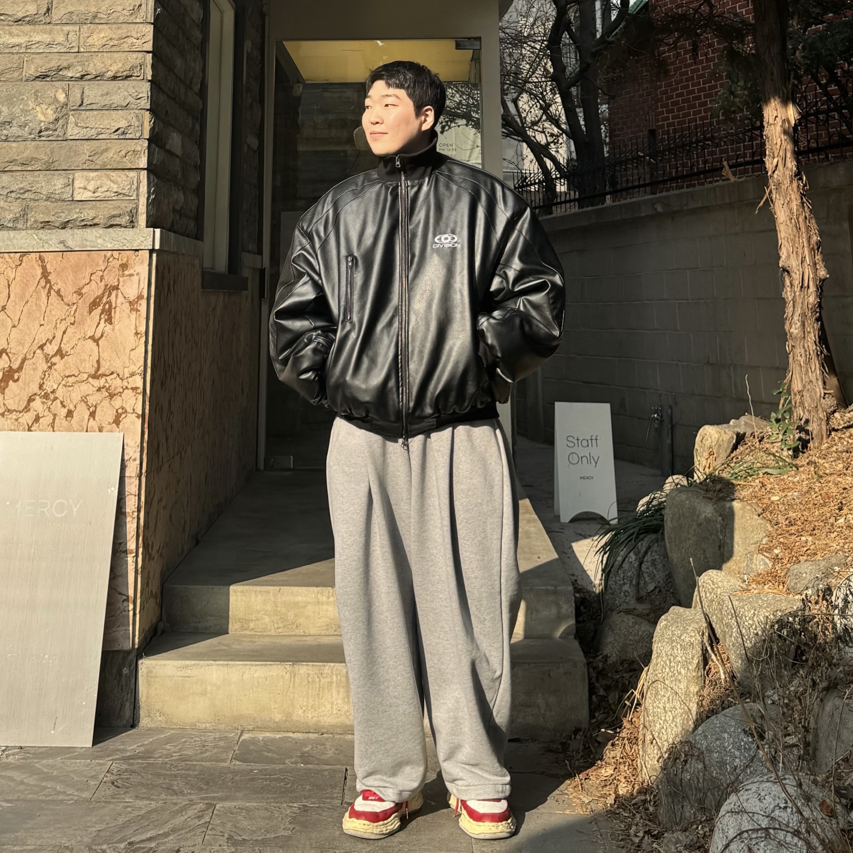 Civision by CSC Artificial Leather Bomber Jacket Black, Maison Mihara Yasuhiro Wayne VL OG Sole Leather Low-top Sneakers White Red 착용 스타일 - 2