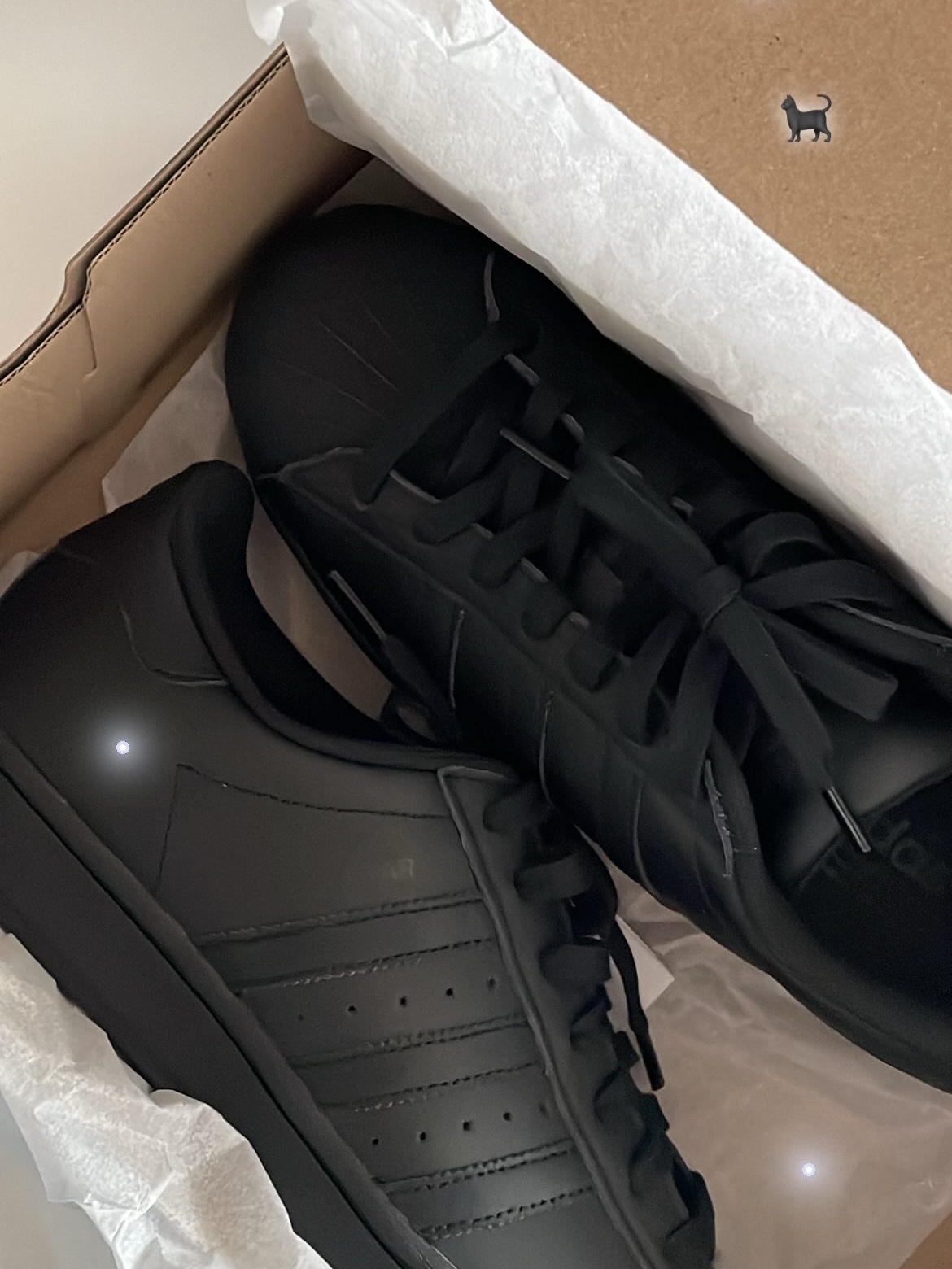 Adidas Superstar Triple Black 착용 스타일