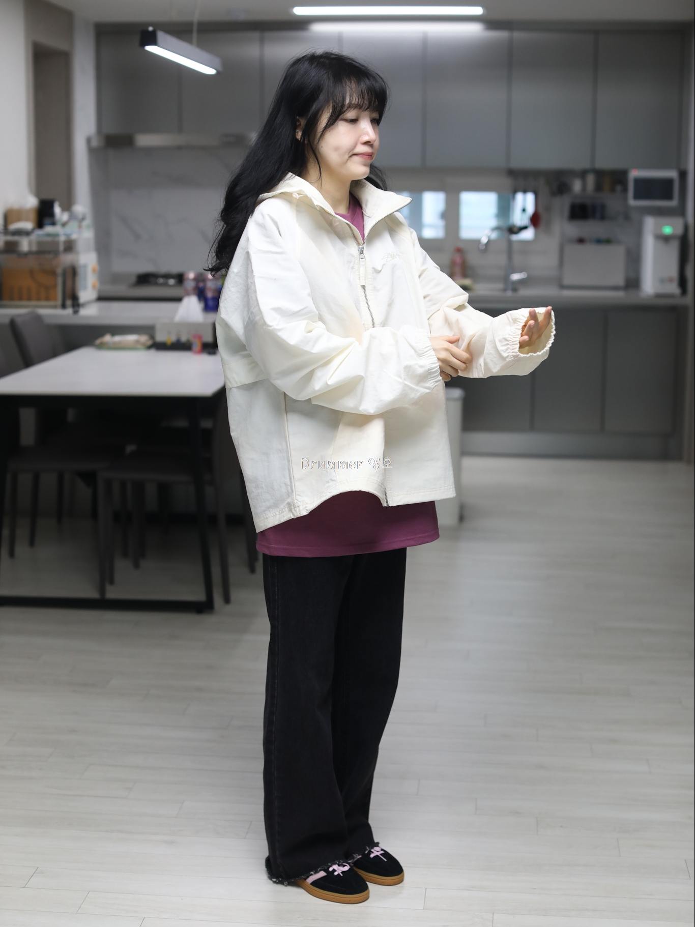 Stussy Wave Dye Beach Shell Jacket Bone, Stussy Tough Gear T-Shirt Berry 착용 스타일 - 2