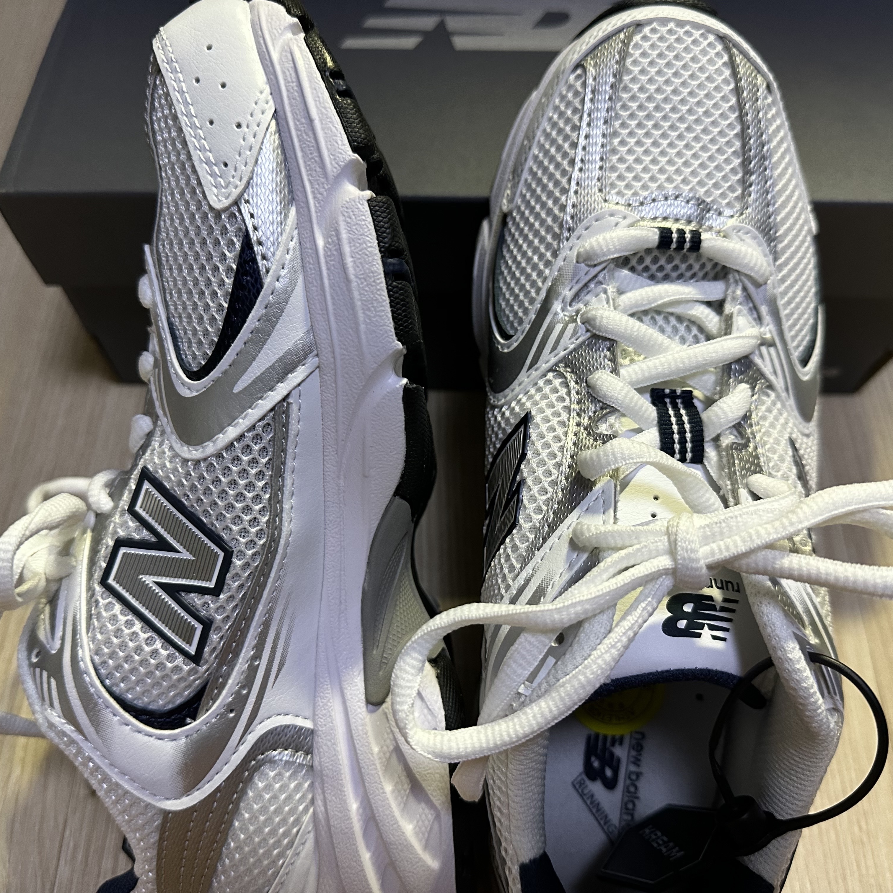 New Balance 530 White 착용 스타일 - 2
