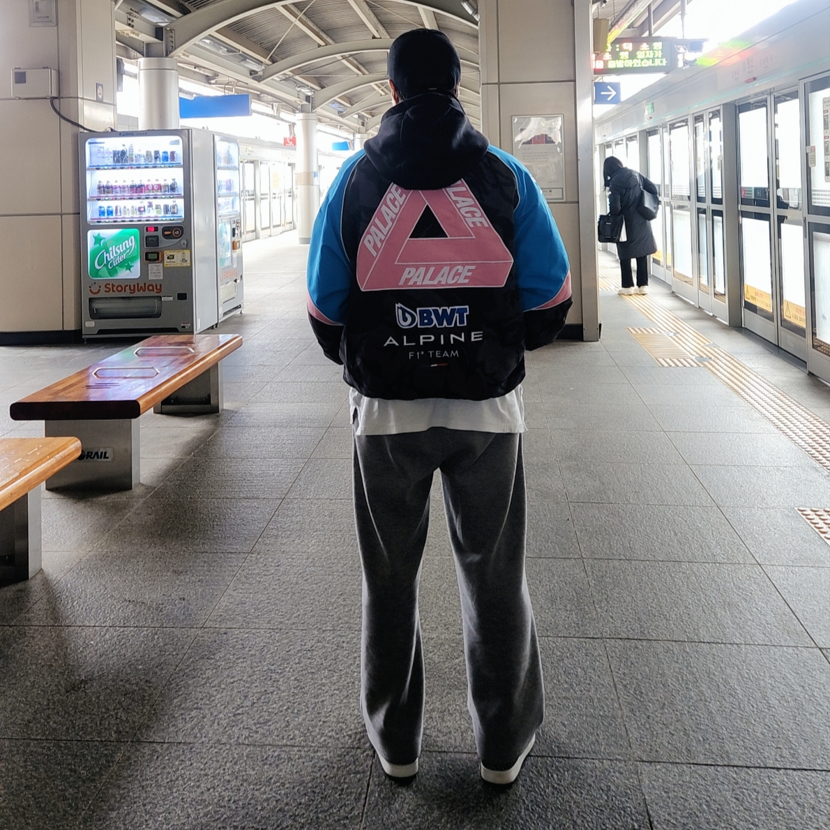 Palace x Kappa For Alpine Tracksuit Top Night Desert Camo - 23FW, Nike x Patta x FC Barcelona Solo Swoosh Hoodie Culers del Món (FD4147-010) 착용 스타일