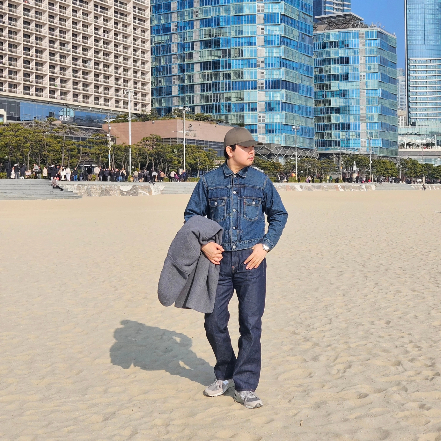 New Balance 991 Made in UK Grey, Levi's LVC 1953 TYPE II Jacket Rigid Indigo 착용 스타일 - 1