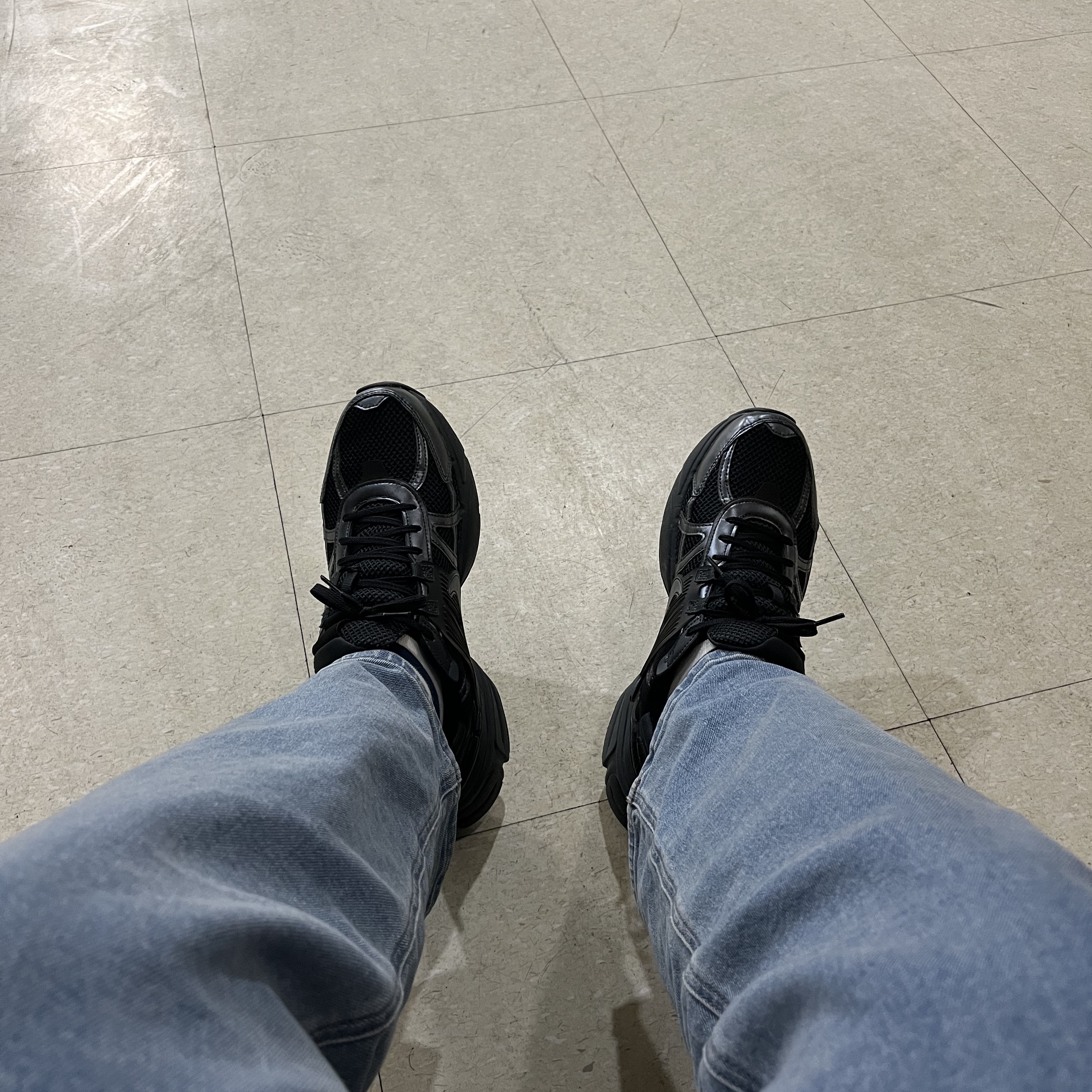 Nike V2K Run Black Anthracite 착용 스타일