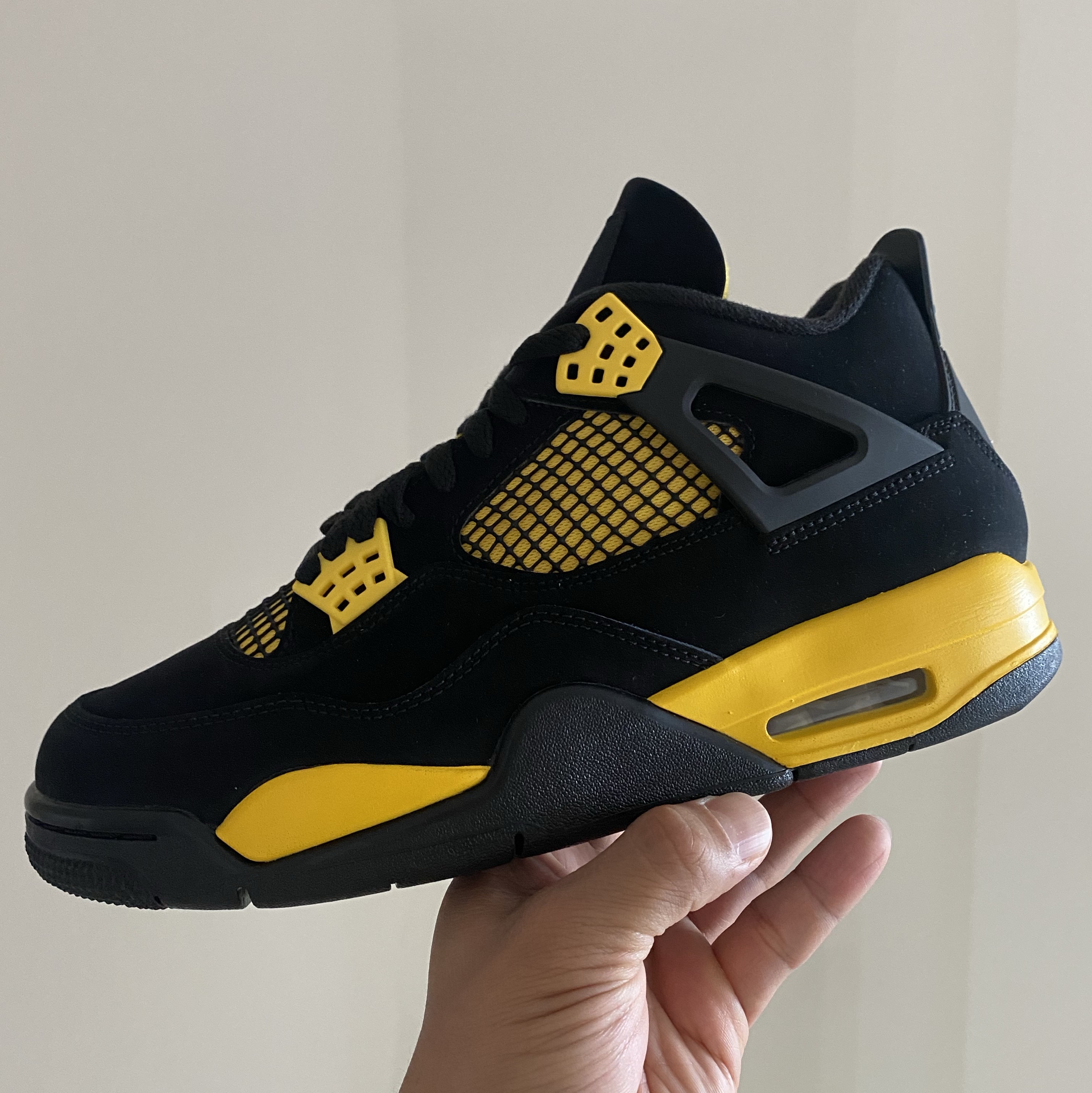 Jordan 4 Retro Thunder 2023 착용 스타일