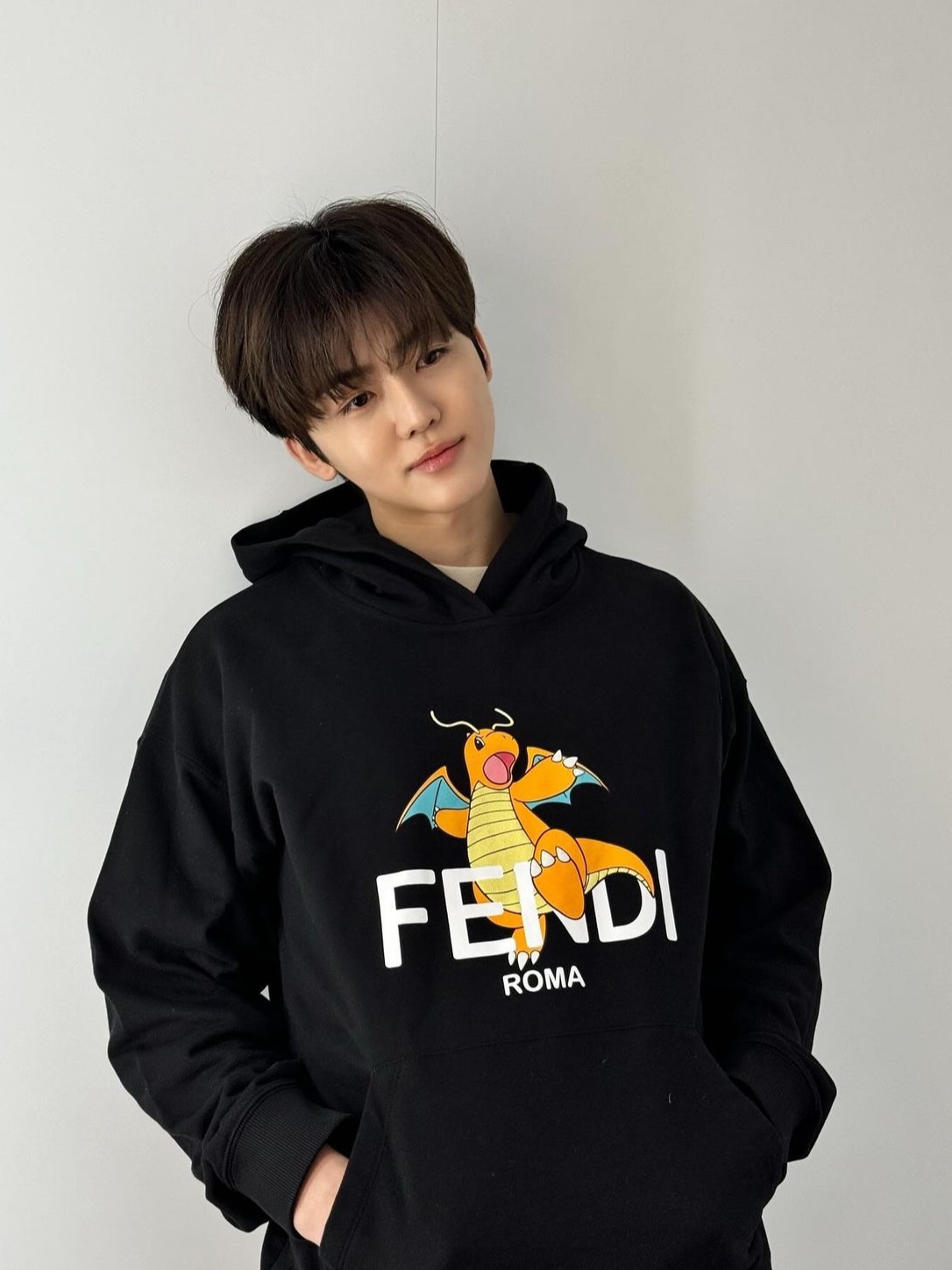 Fendi x Fragment x Pokemon Sweatshirt Black 착용 스타일 - 1