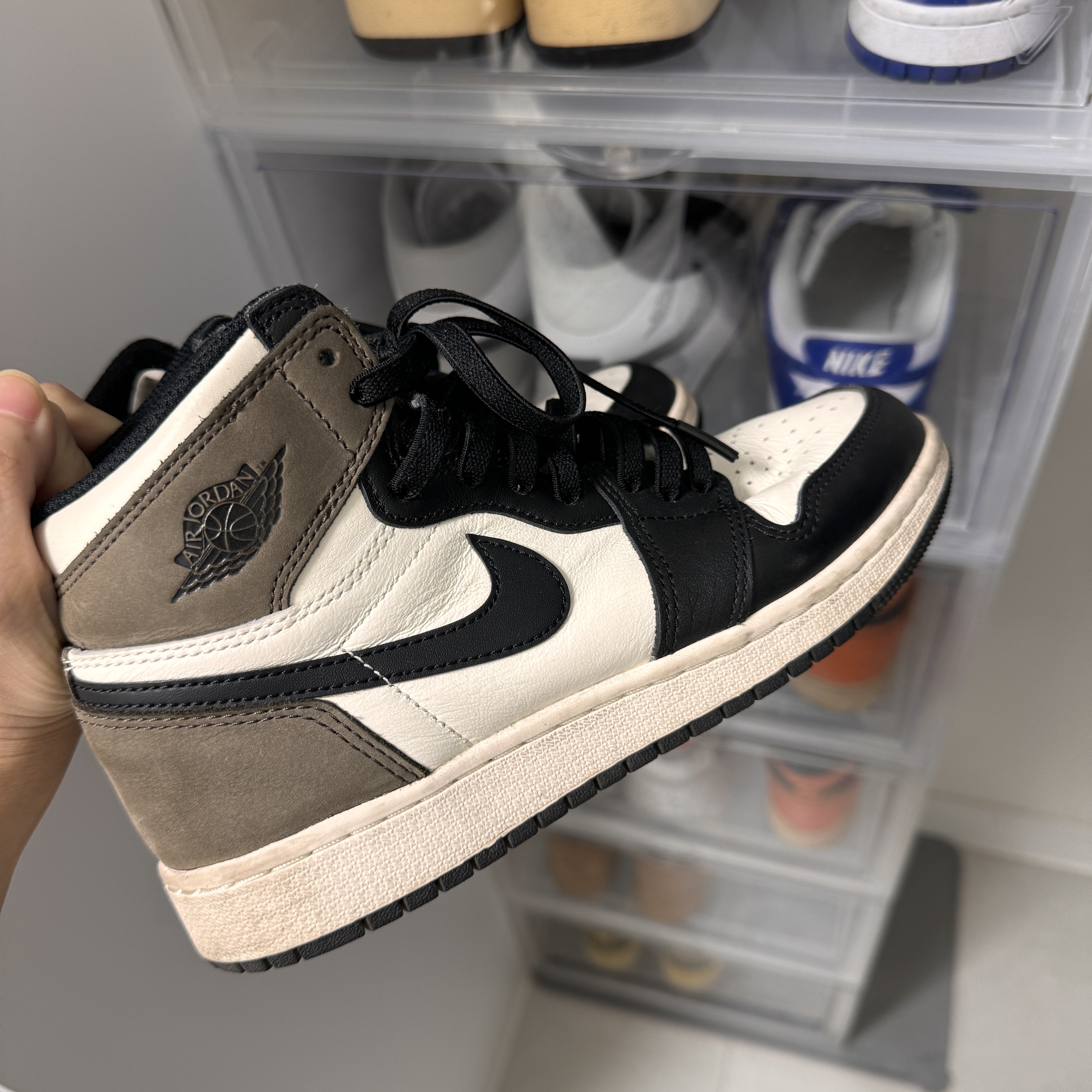 (GS) Jordan 1 Retro High OG Black Mocha 착용 스타일