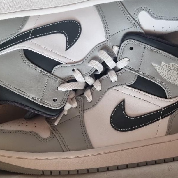 Jordan 1 Mid Light Smoke Grey Anthracite 착용 스타일
