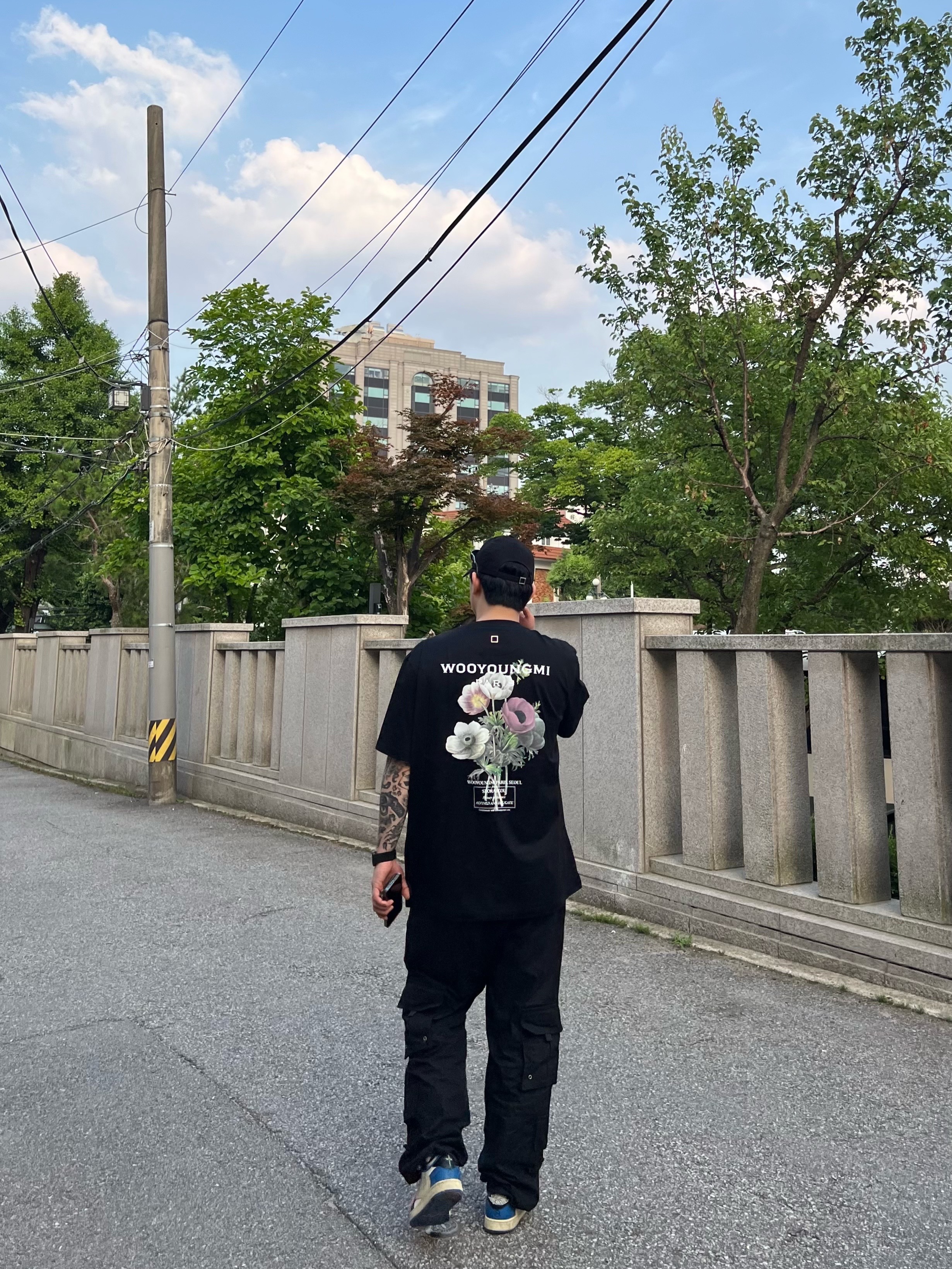Wooyoungmi Flower Print Back Logo T-Shirt Black - 23FW, Wooyoungmi Embroidered Ball Cap Black - 23SS 착용 스타일 - 1