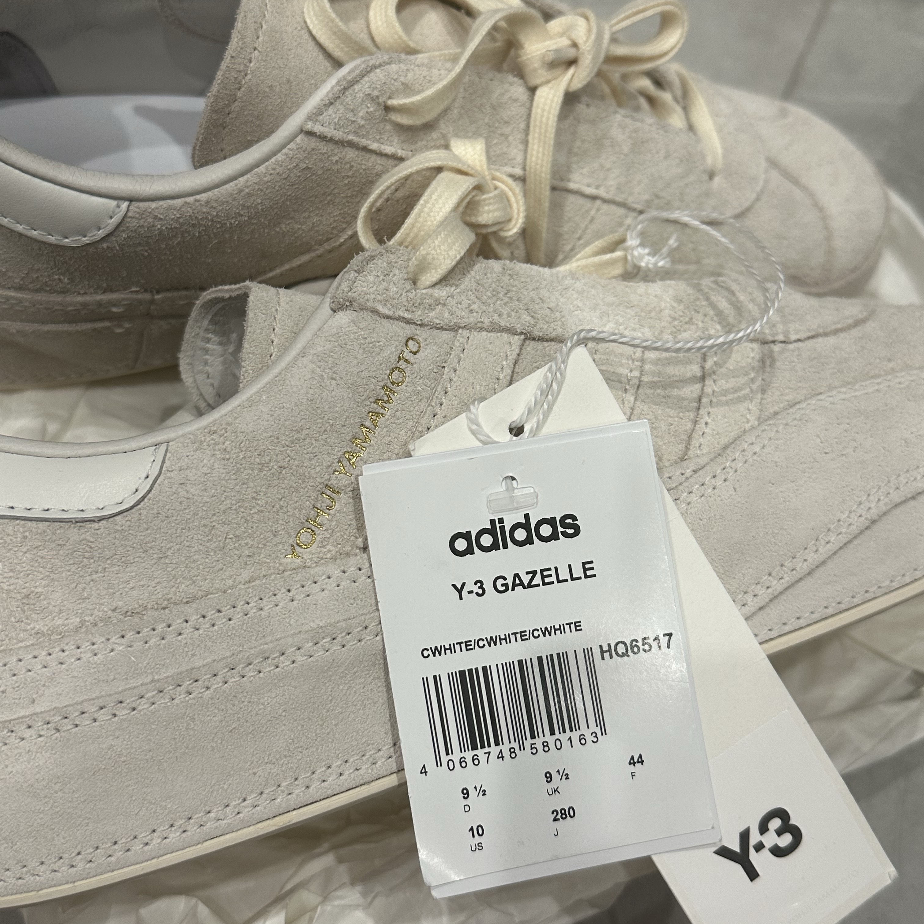 Y-3 Gazelle Cream White 착용 스타일 - 1