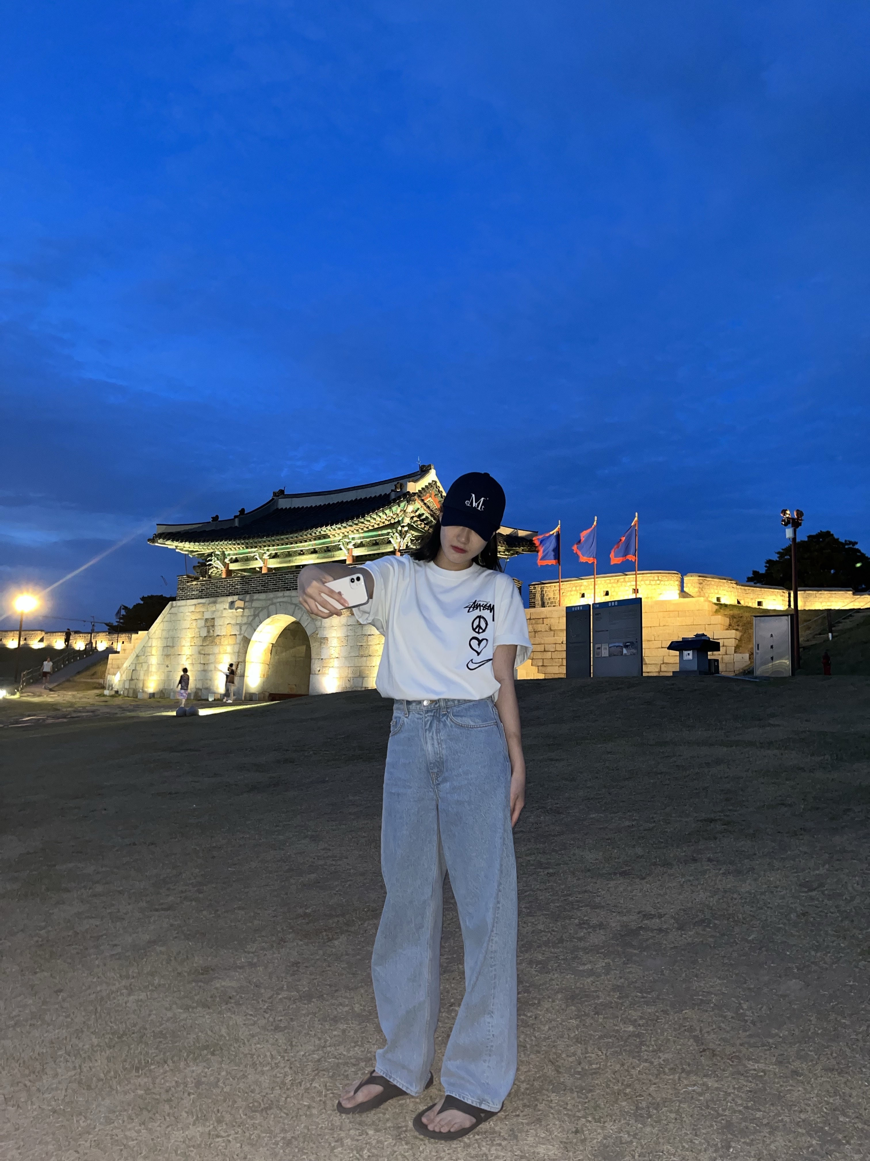 Nike x Stussy NRG RA T-Shirt Summit White (DM4942-121) 착용 스타일 - 2