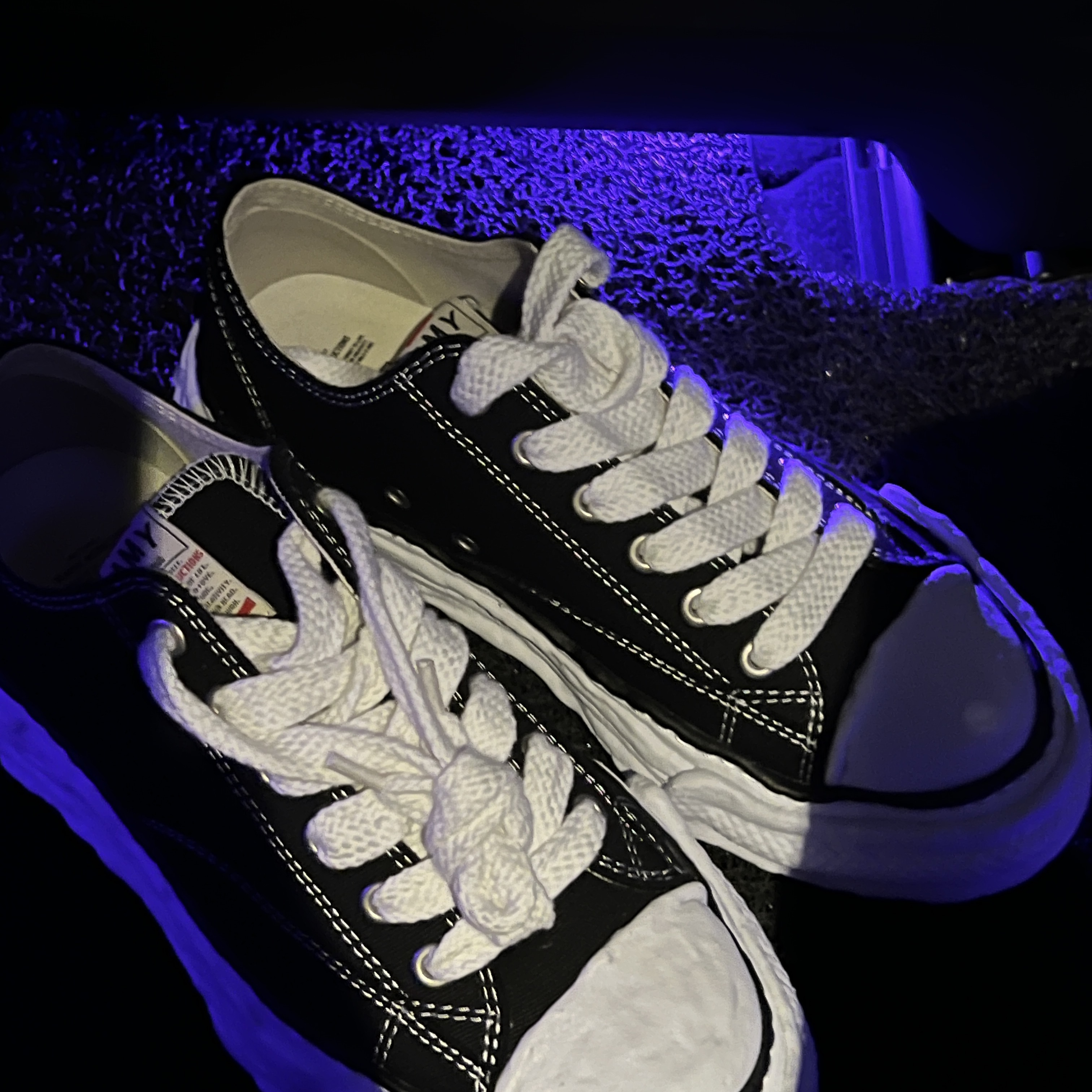Maison Mihara Yasuhiro Peterson23 OG Sole Canvas Low-top Sneakers Black 착용 스타일
