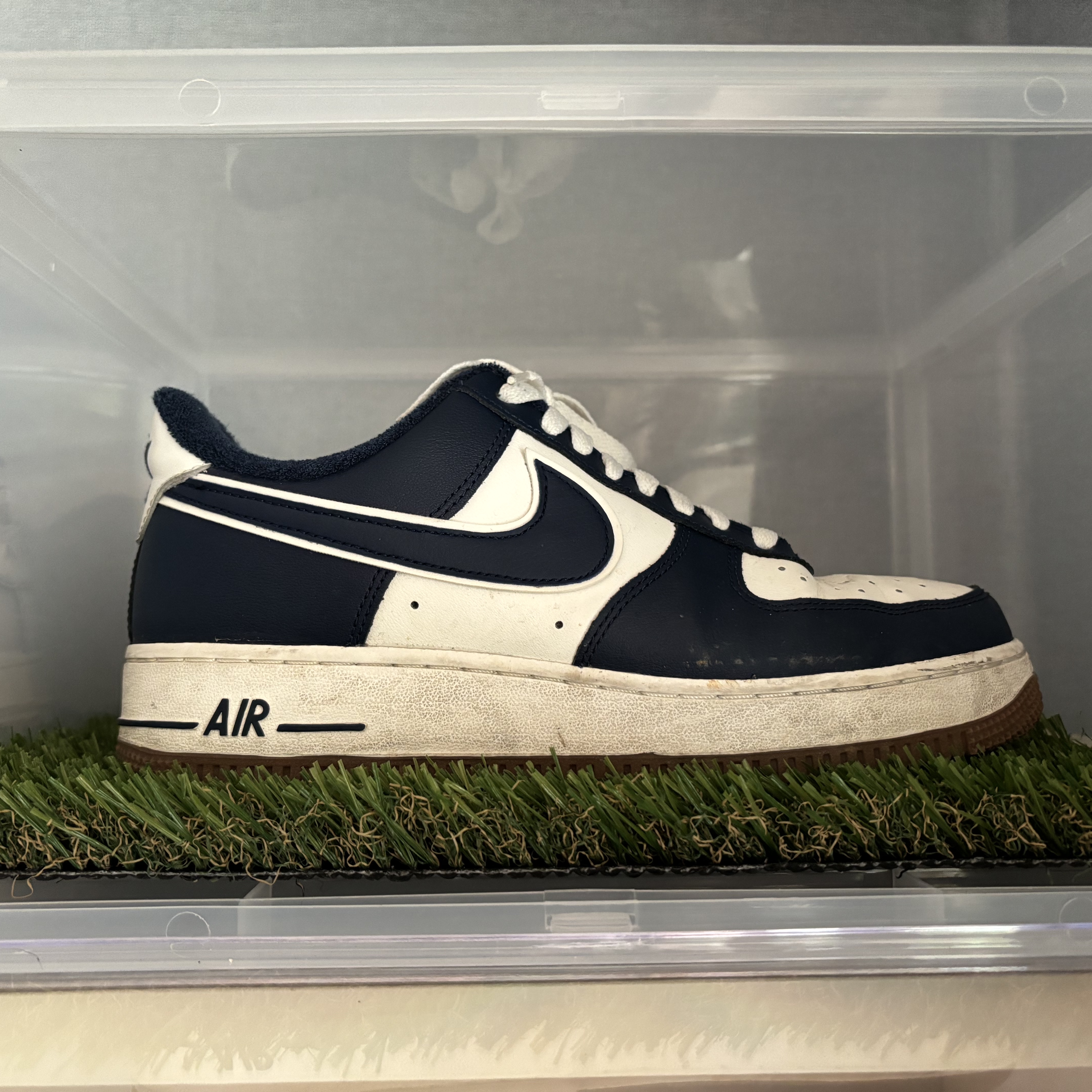 Nike Air Force 1 '07 LV8 Midnight Navy 착용 스타일