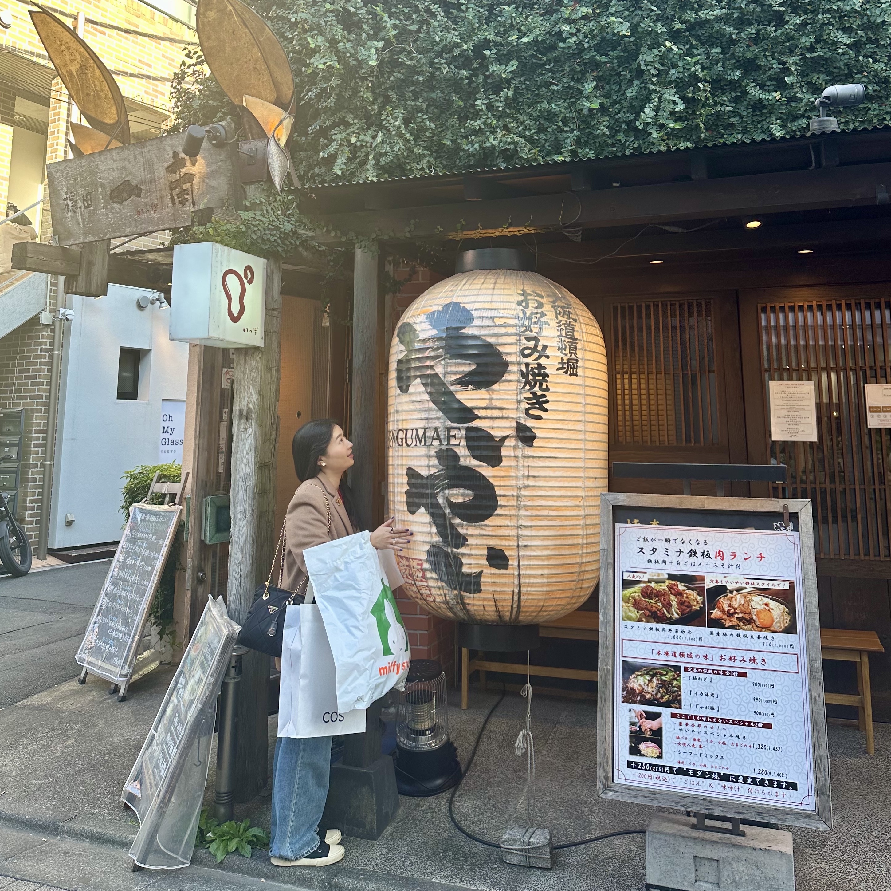Prada Re-Edition 1995 Chaine Re-Nylon Tote Bag Black 착용 스타일