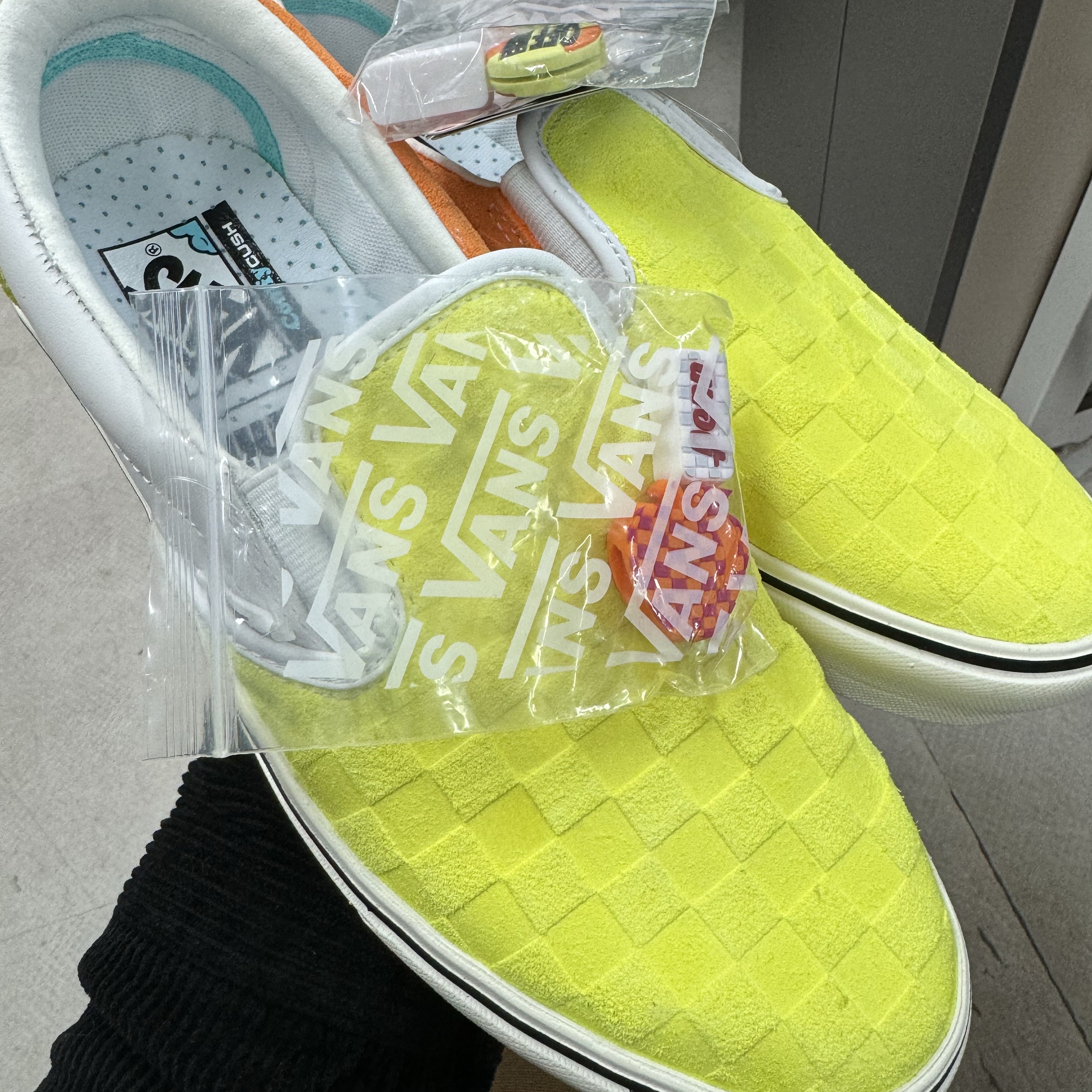 Vans x Penn ComfyCush Slip-On Yellow Orange 착용 스타일