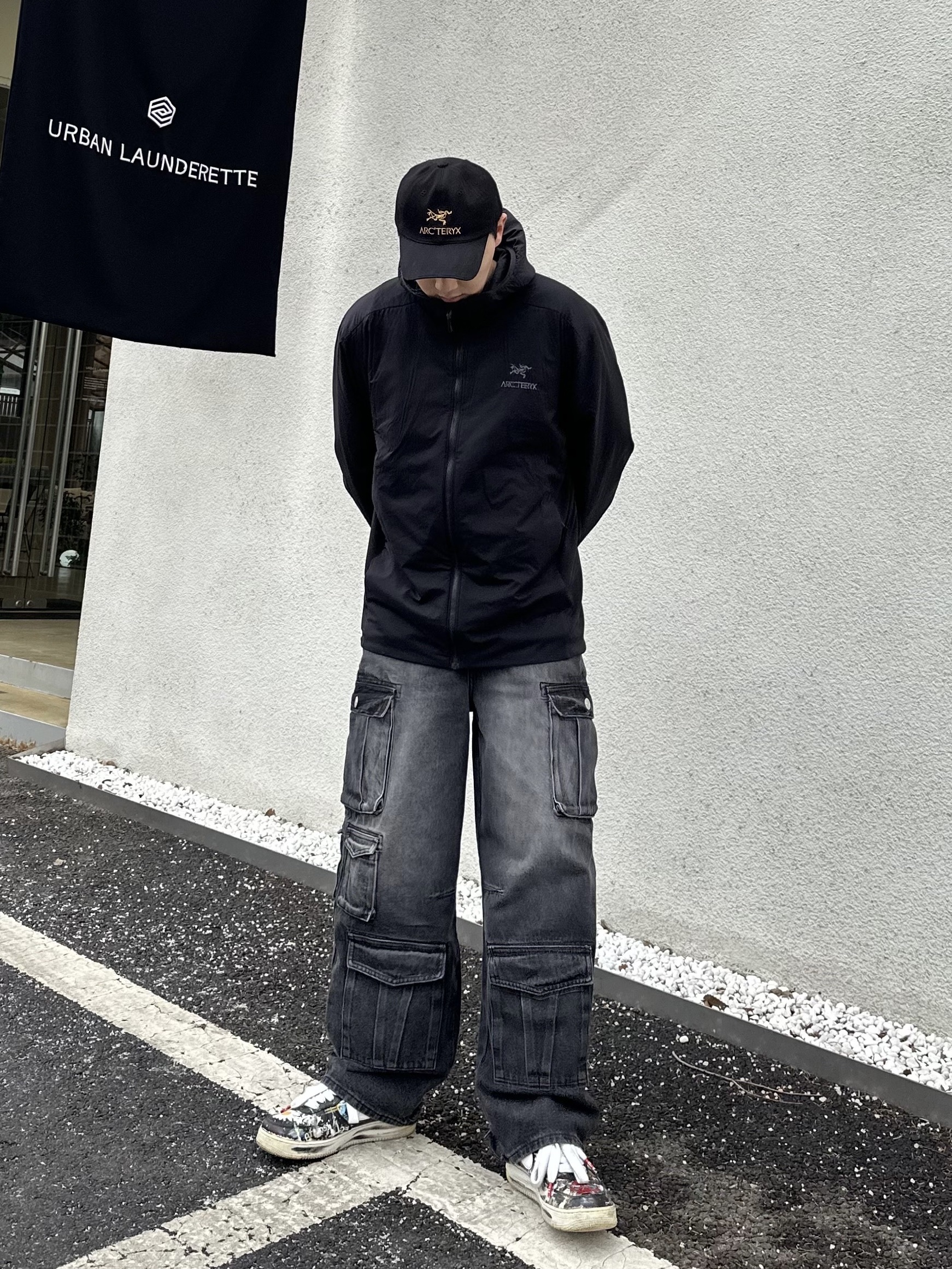 Arc'teryx Atom LT Hoody Black, Palace x Arc'teryx 6-Panel Black - 20FW 착용 스타일