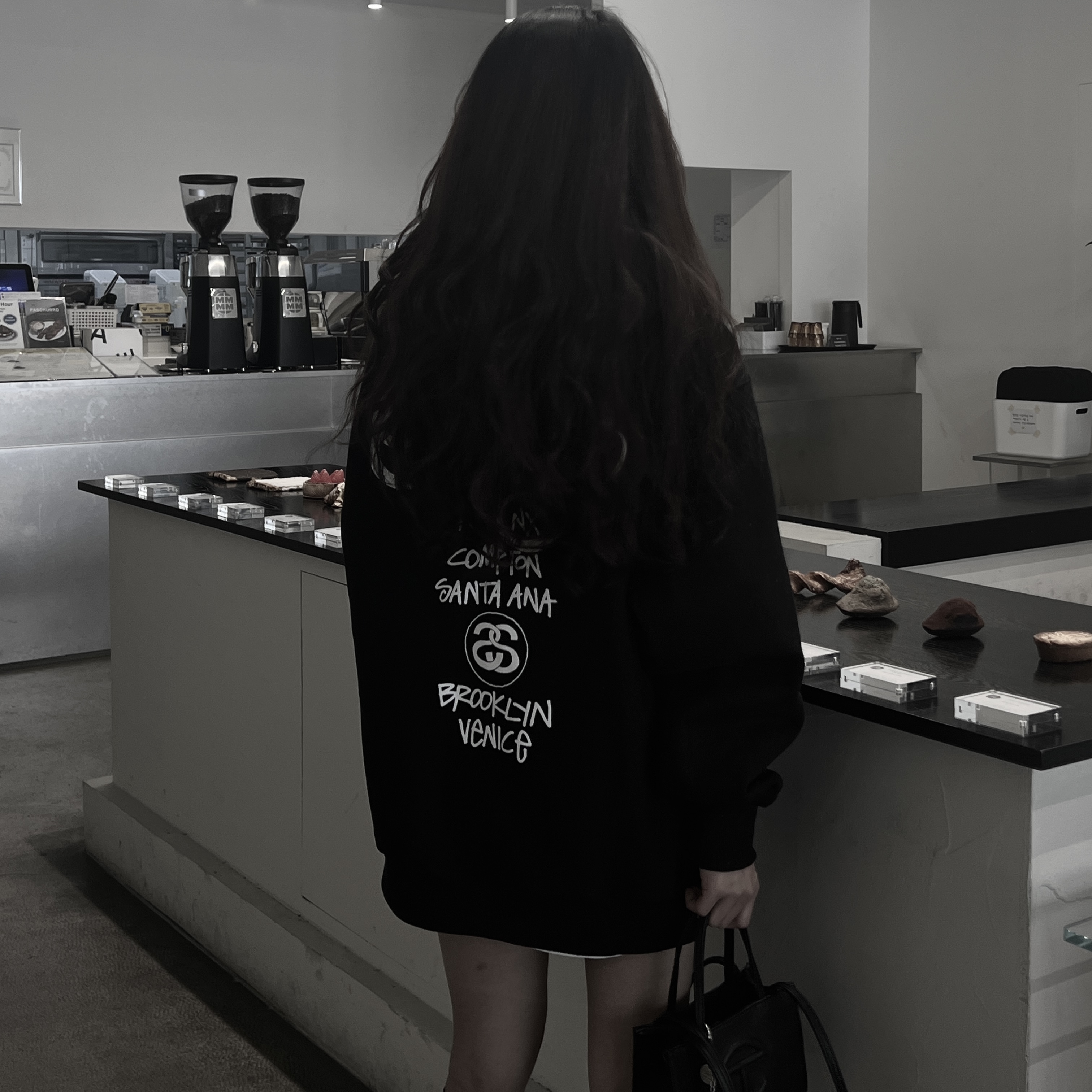 (W) Saint Laurent Court Classic SL/06 Sneakers Cream, Stussy World Tour Hoodie Ash Heather 2023 착용 스타일 - 4