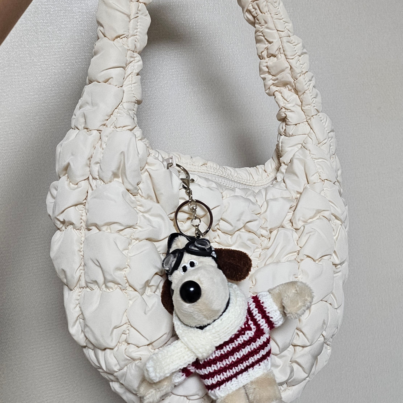 COS Quilted Mini Bag Cream 착용 스타일