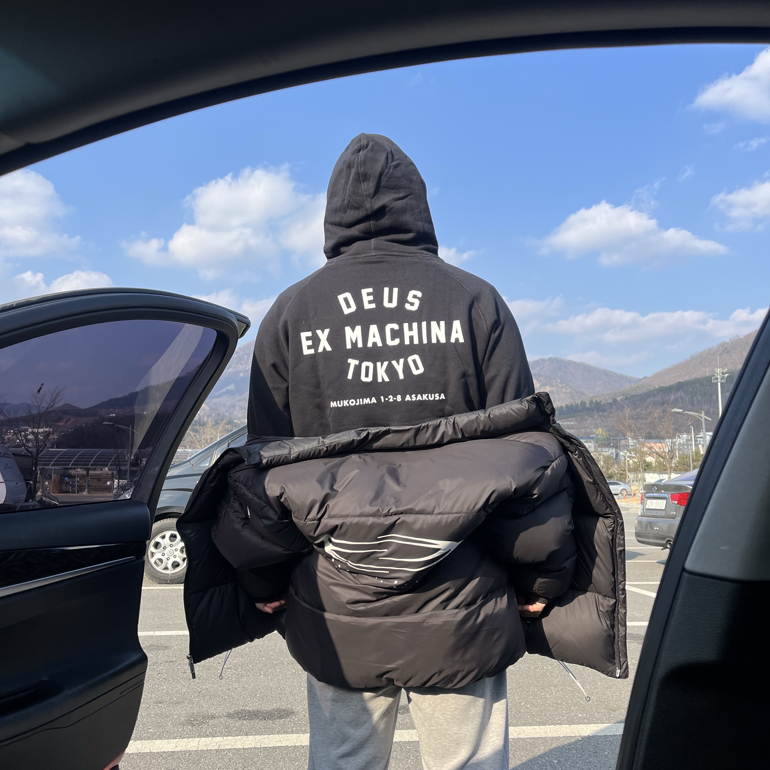 Deus Ex Machina Tokyo Asakusa Address Hoodie Black, Opening Project Identity Down Jacket Black 착용 스타일