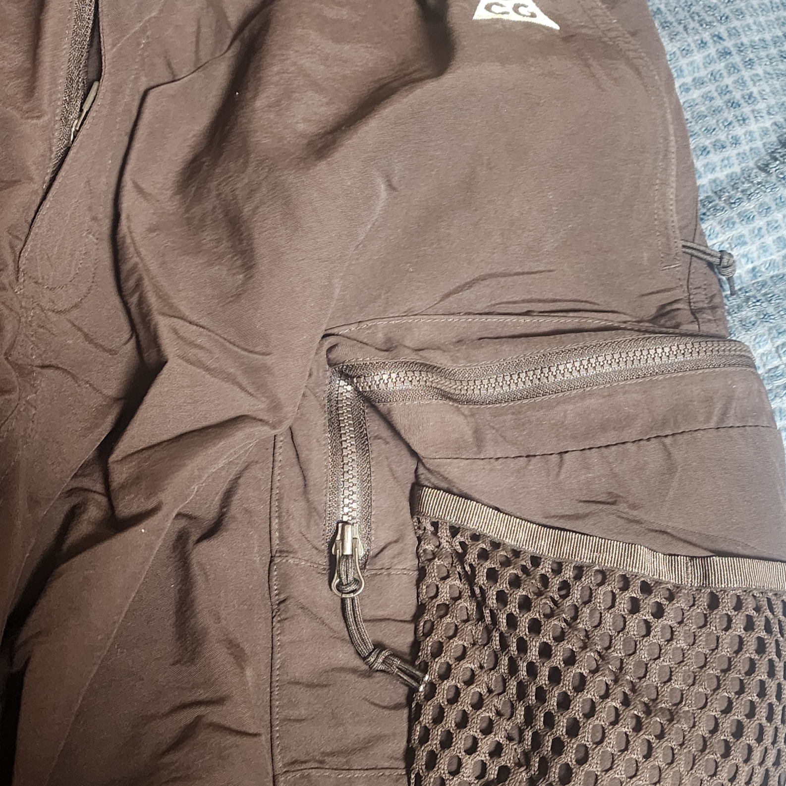 Nike ACG Snowgrass Cargo Shorts Velvet Brown - Asia 착용 스타일 - 2